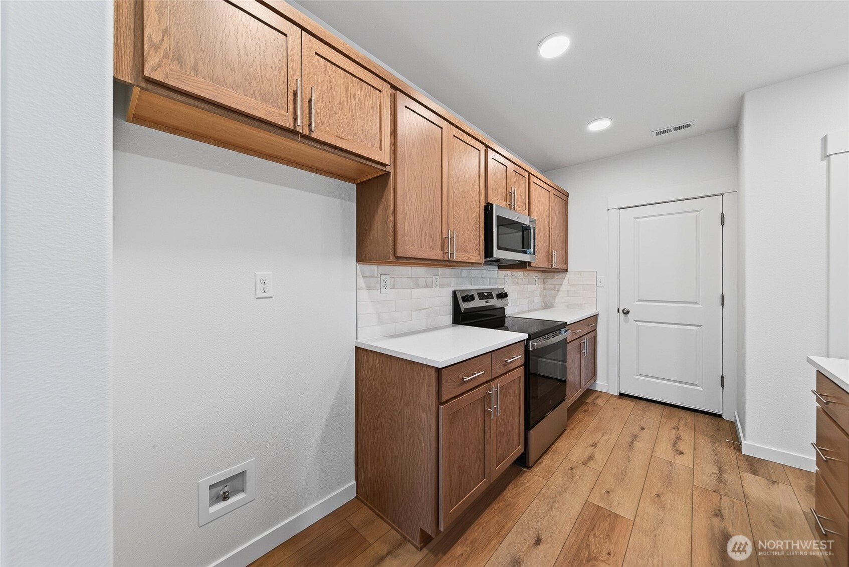 2024 N Oak Road Property Photo 2