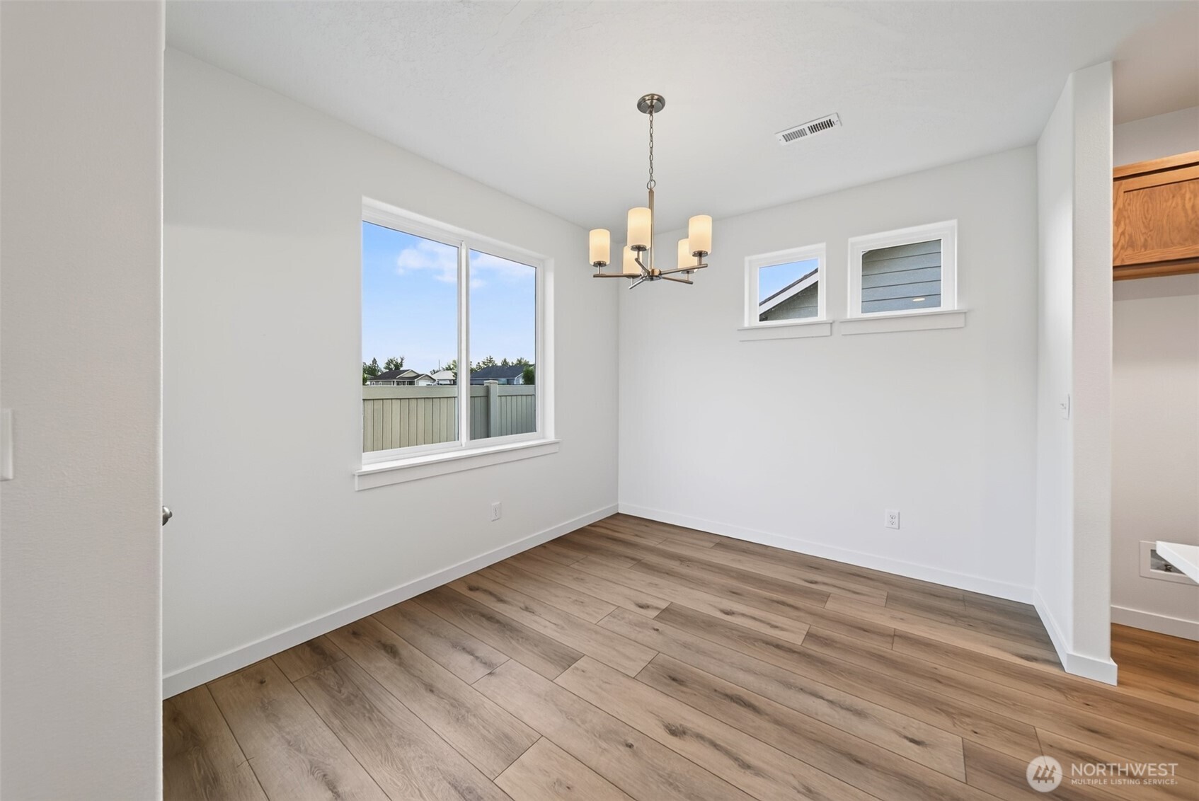 2024 N Oak Road Property Photo 3