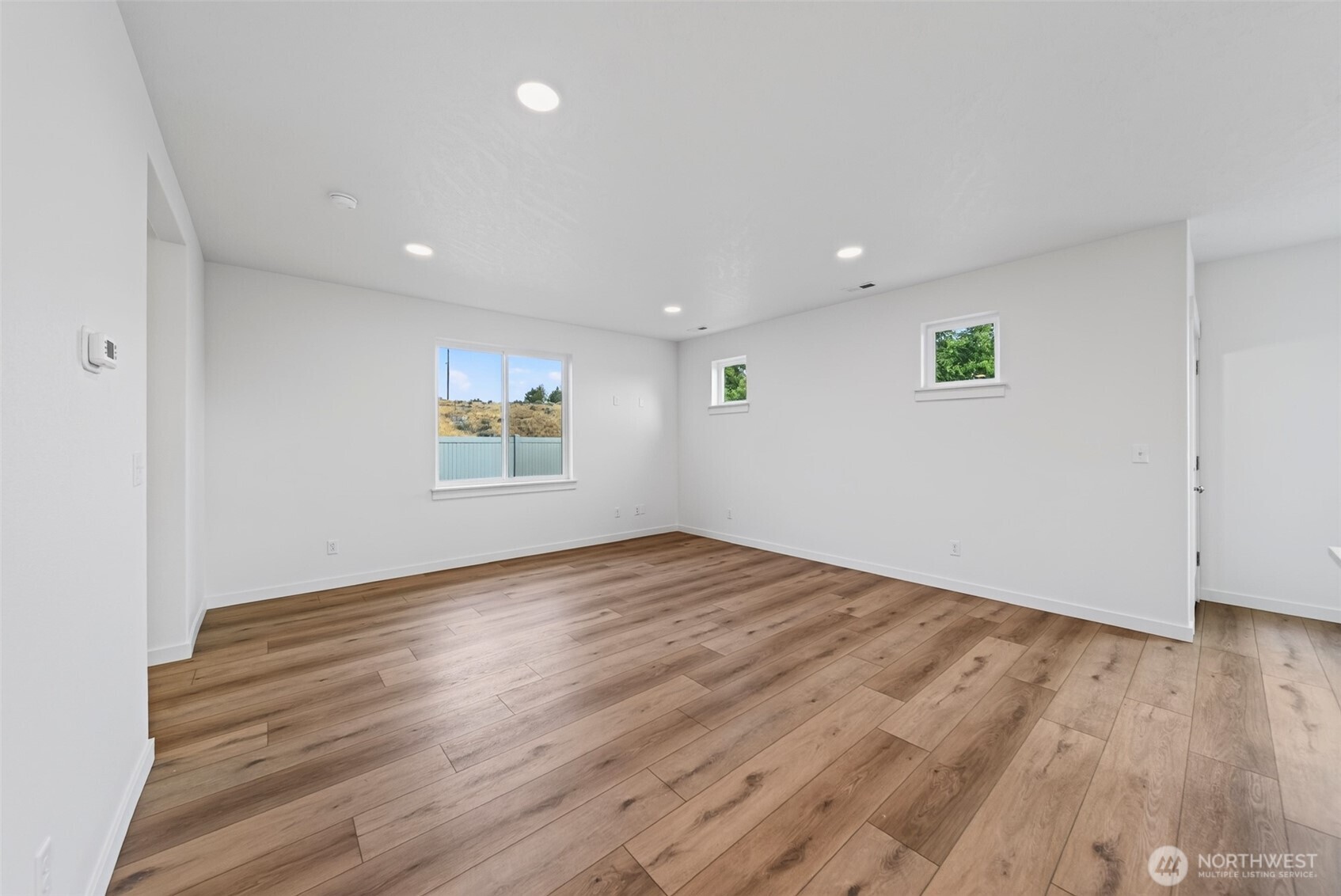 2024 N Oak Road Property Photo 5