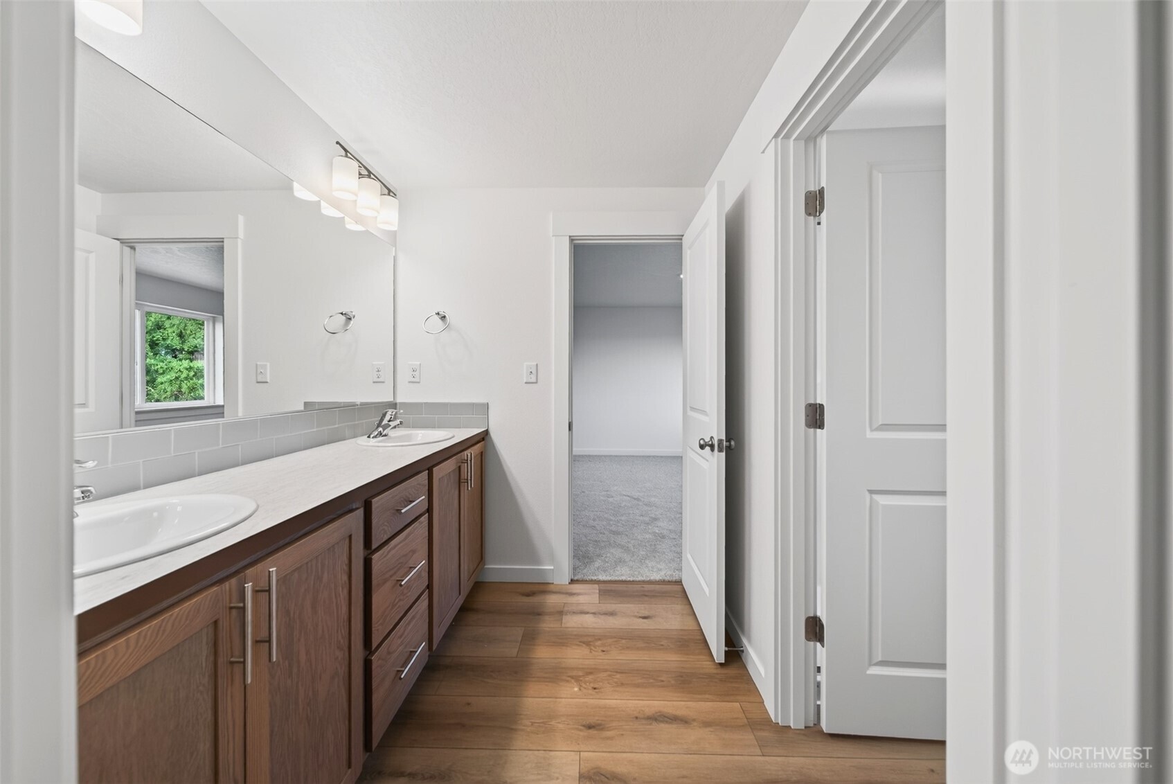 2024 N Oak Road Property Photo 10