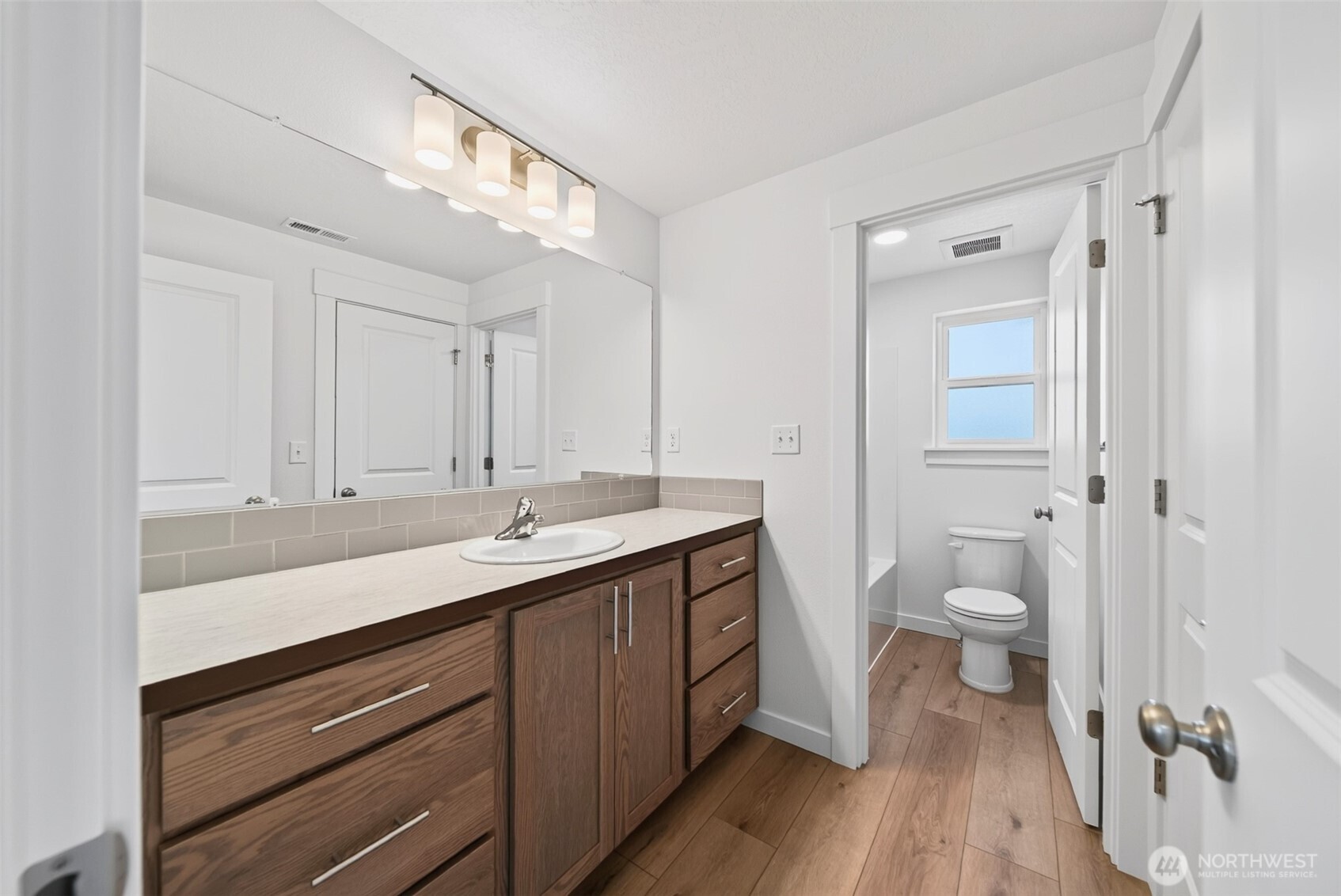 2024 N Oak Road Property Photo 11