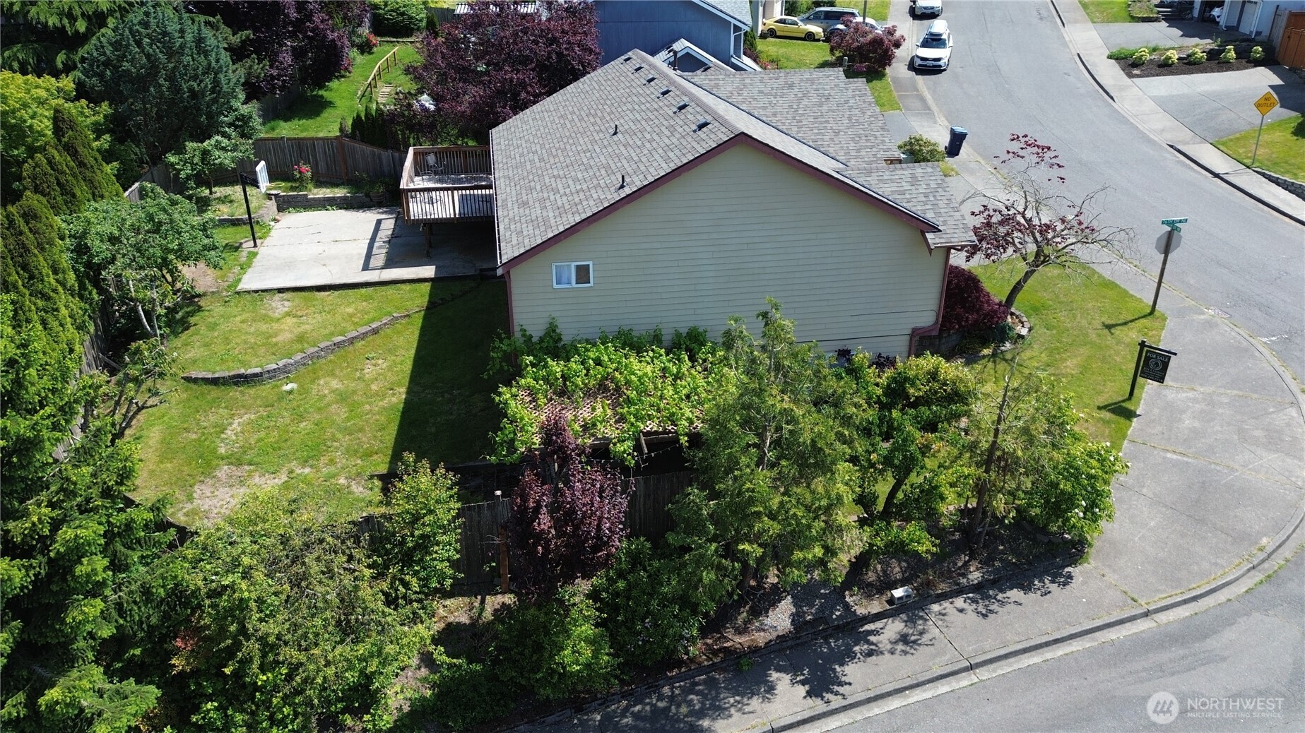 7601 69th Street Property Photo 3
