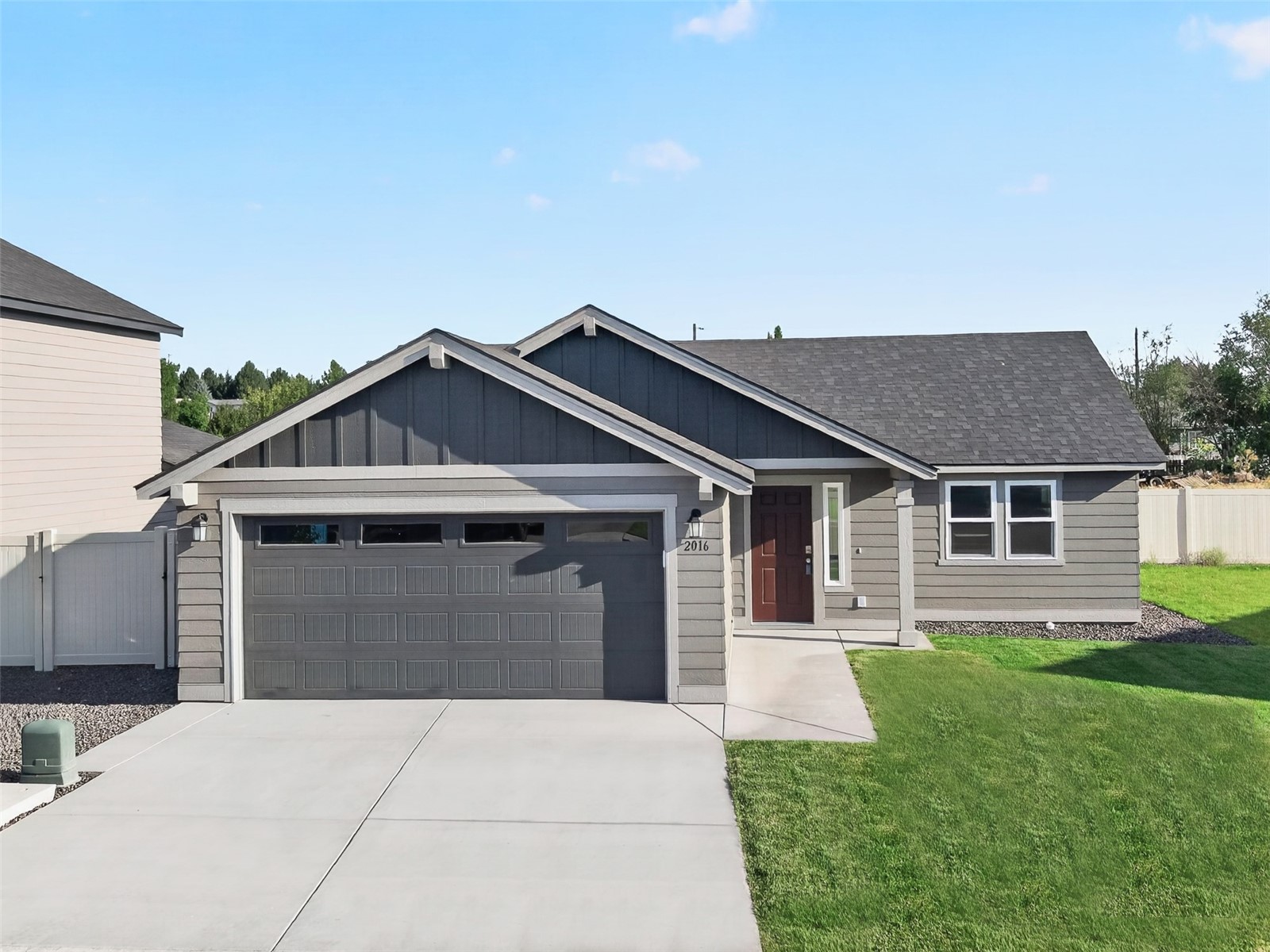 2016 N Oak Road Property Photo 1