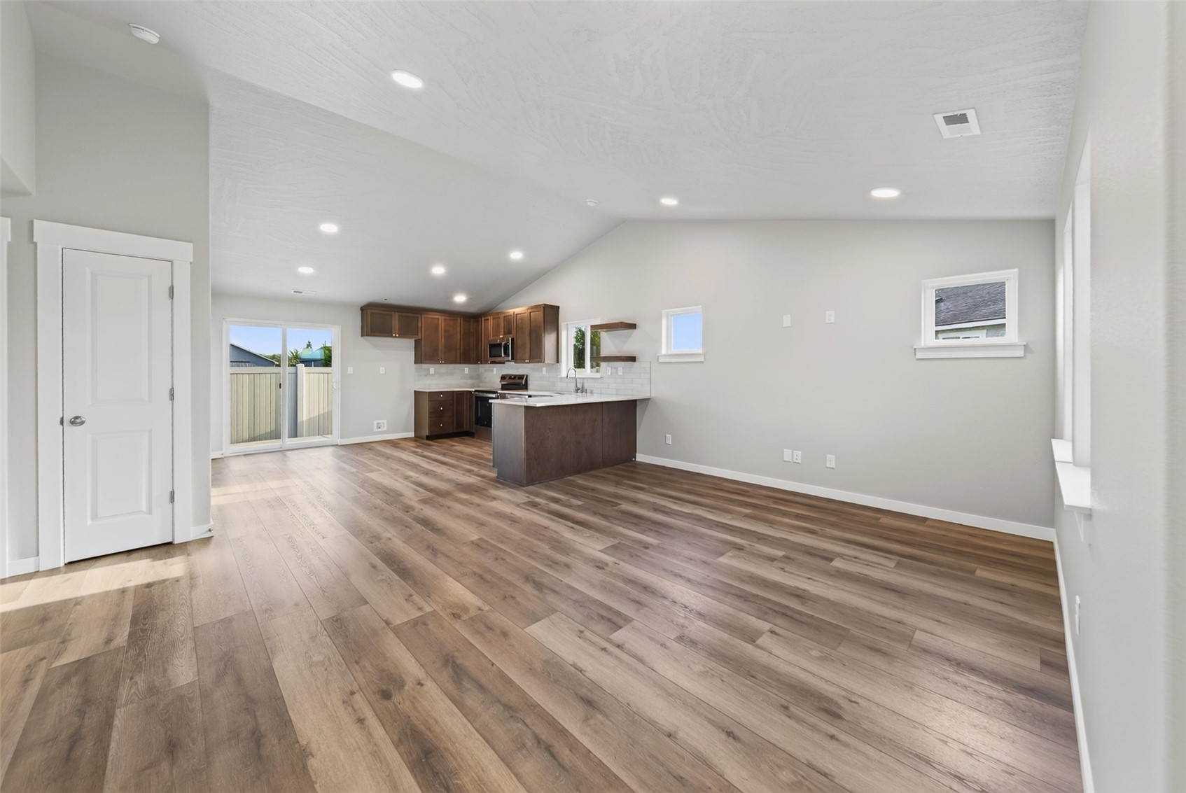 2016 N Oak Road Property Photo 2