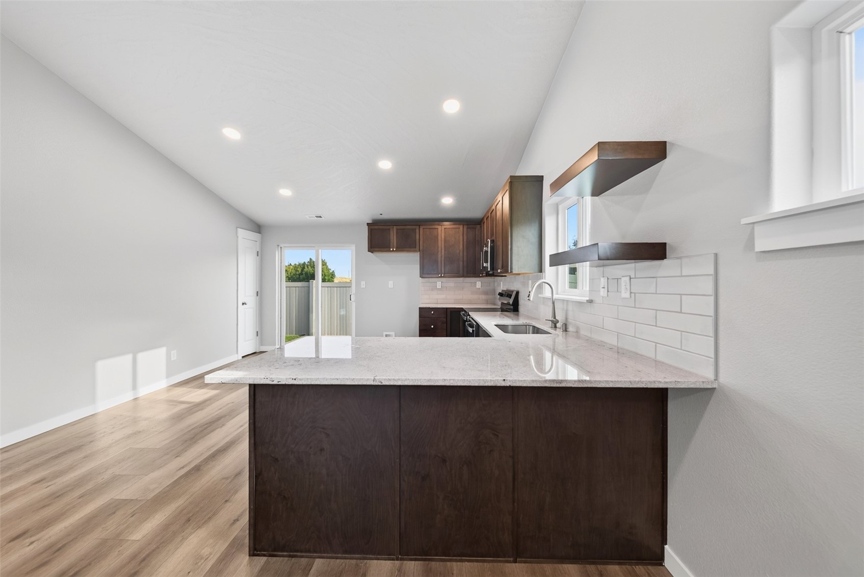2016 N Oak Road Property Photo 3