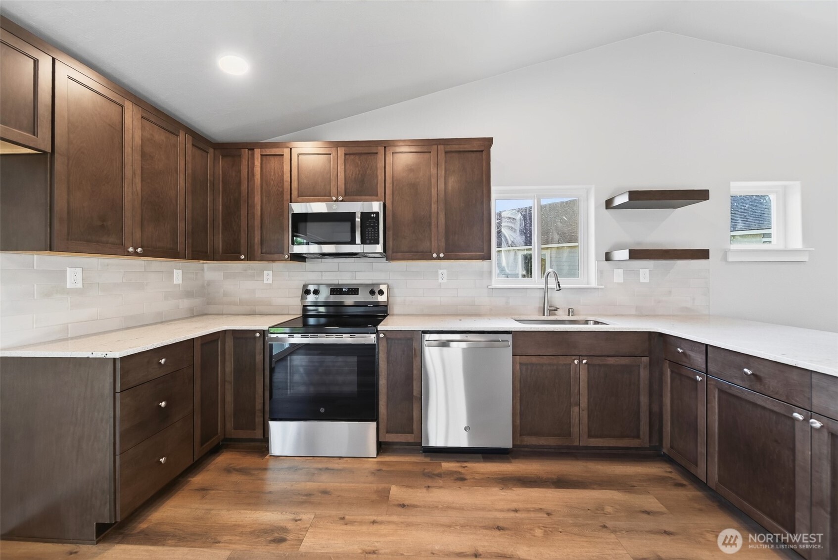 2016 N Oak Road Property Photo 6