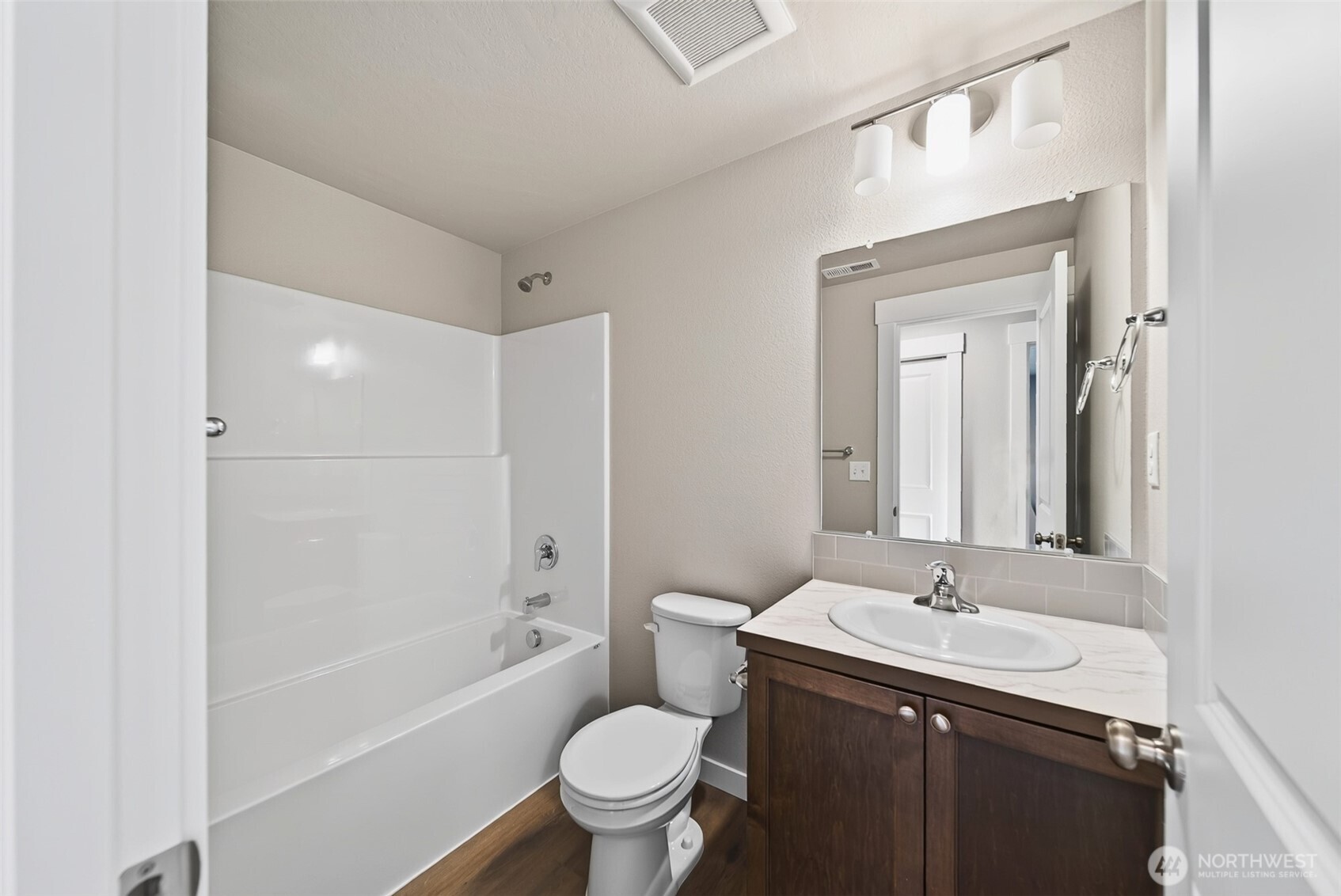 2016 N Oak Road Property Photo 7