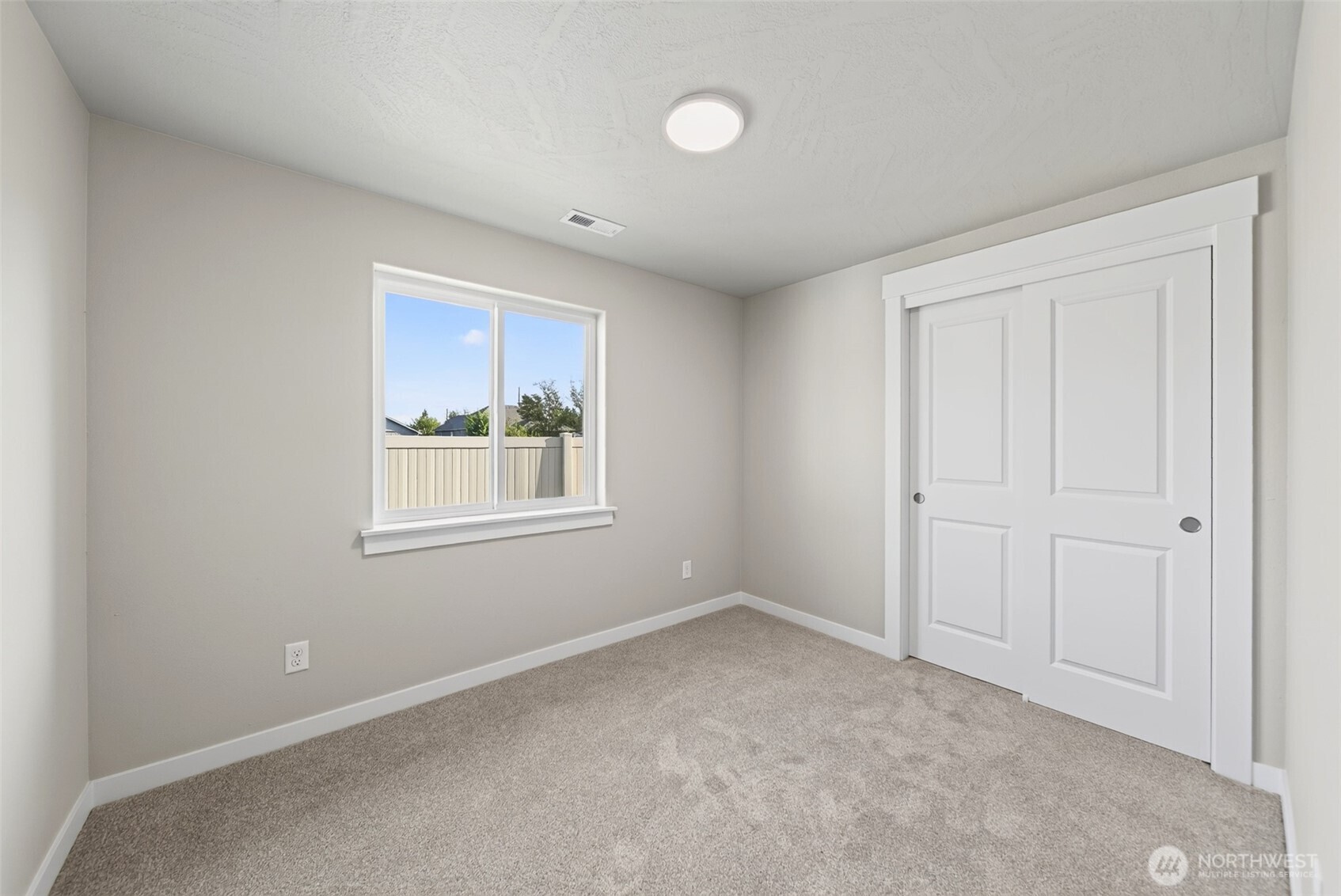 2016 N Oak Road Property Photo 8