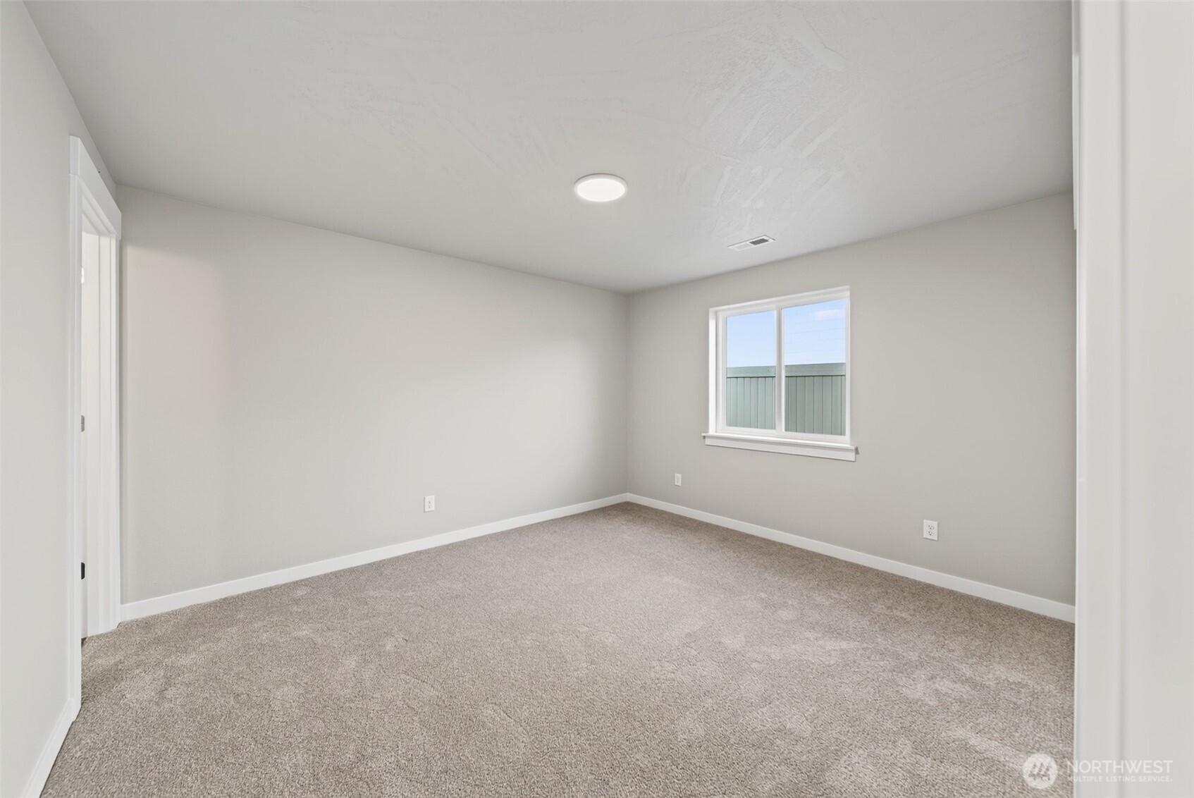 2016 N Oak Road Property Photo 9