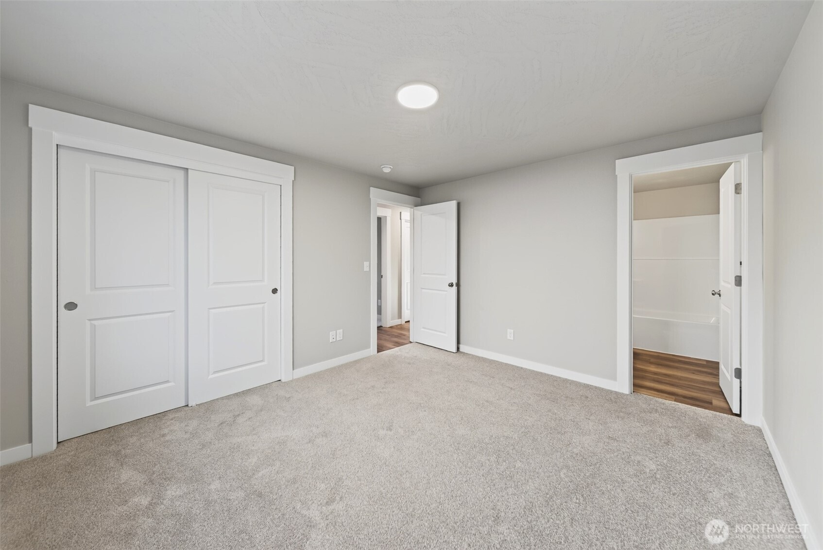 2016 N Oak Road Property Photo 10