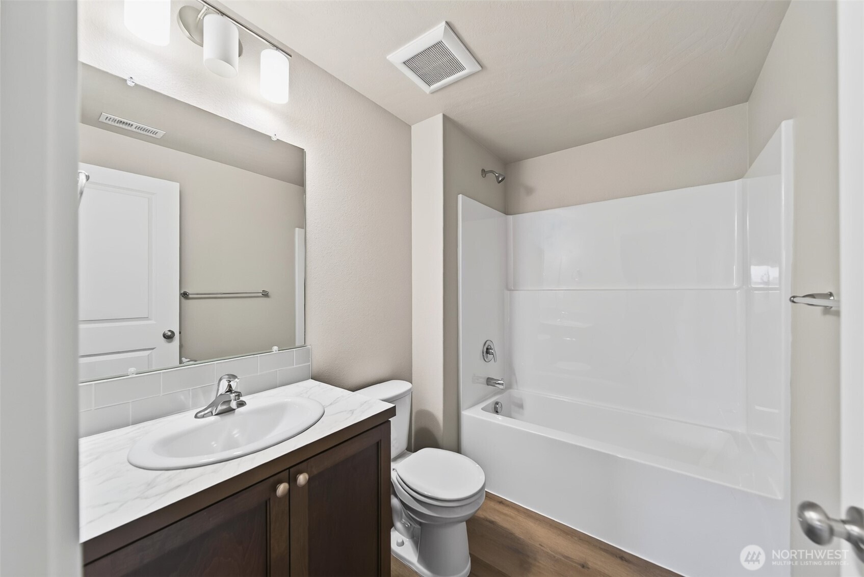 2016 N Oak Road Property Photo 11