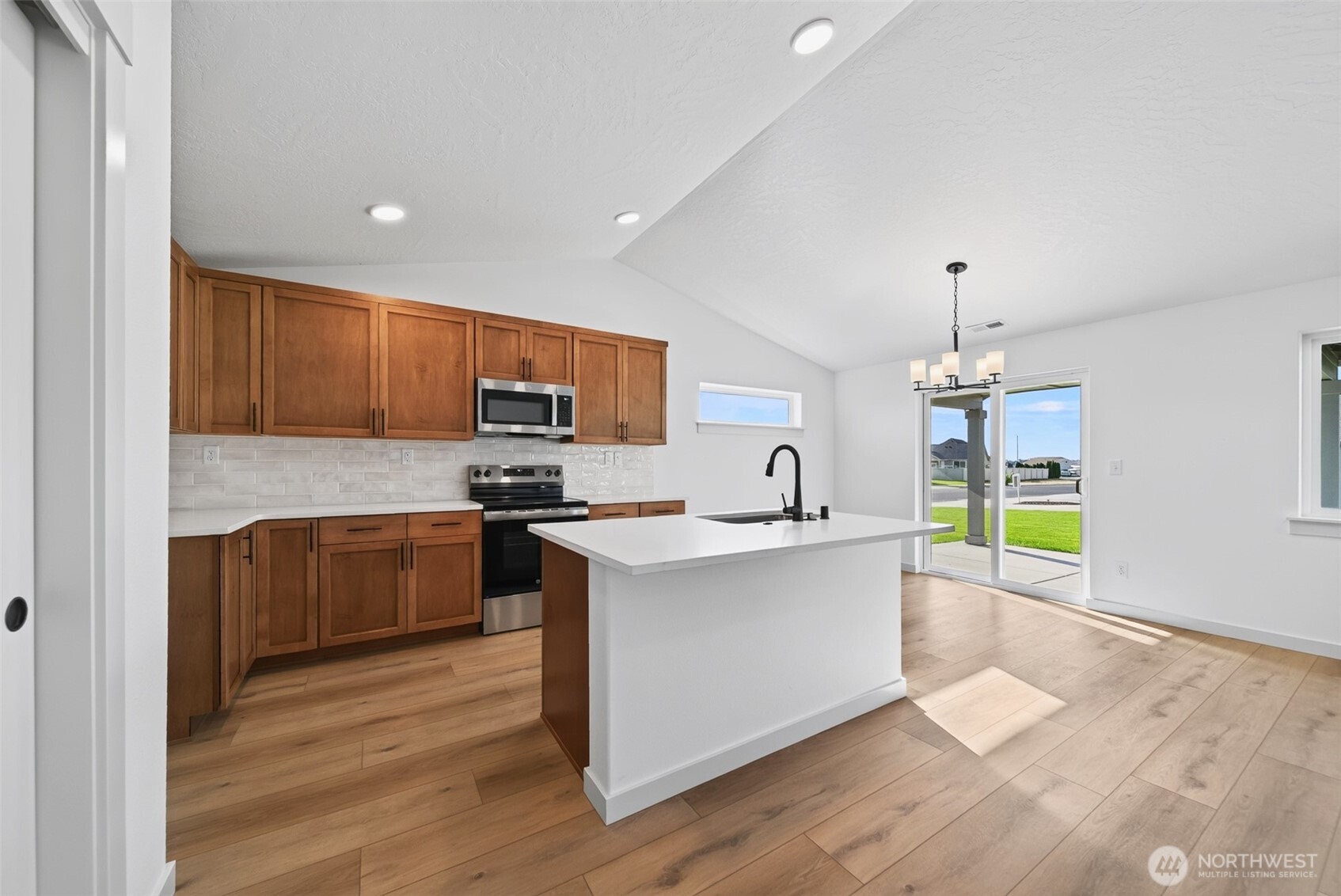 1307 W Montclair Street Property Photo 5