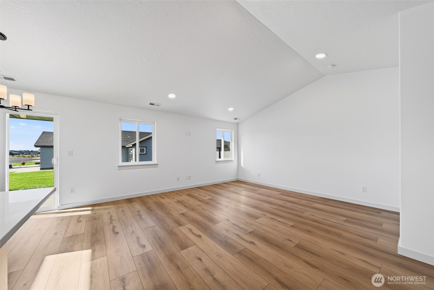 1307 W Montclair Street Property Photo 6
