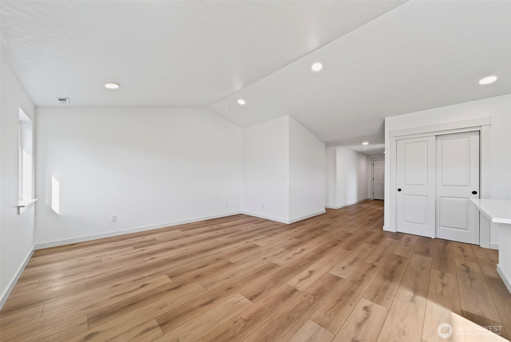 1307 W Montclair Street Property Photo 7