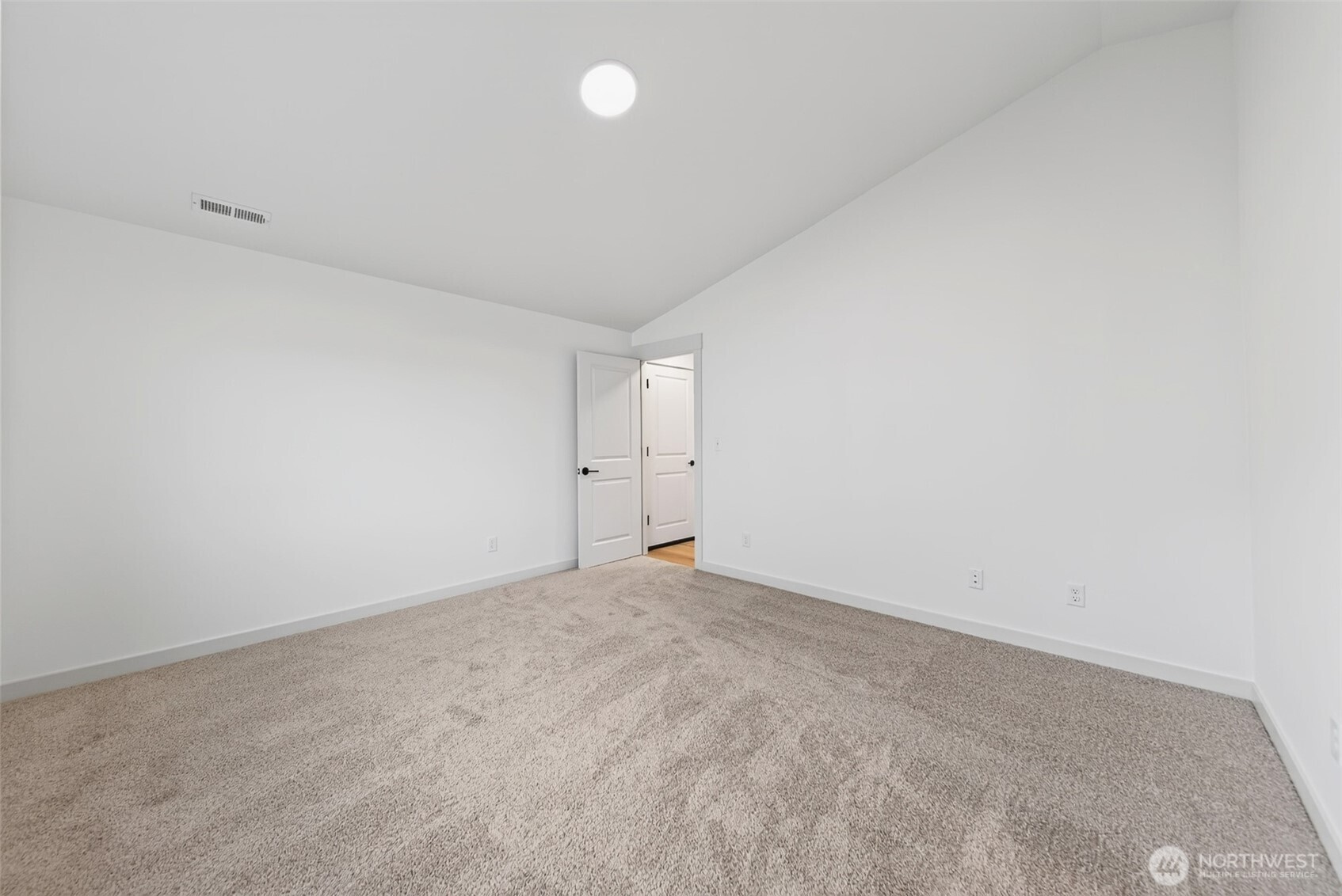 1307 W Montclair Street Property Photo 10