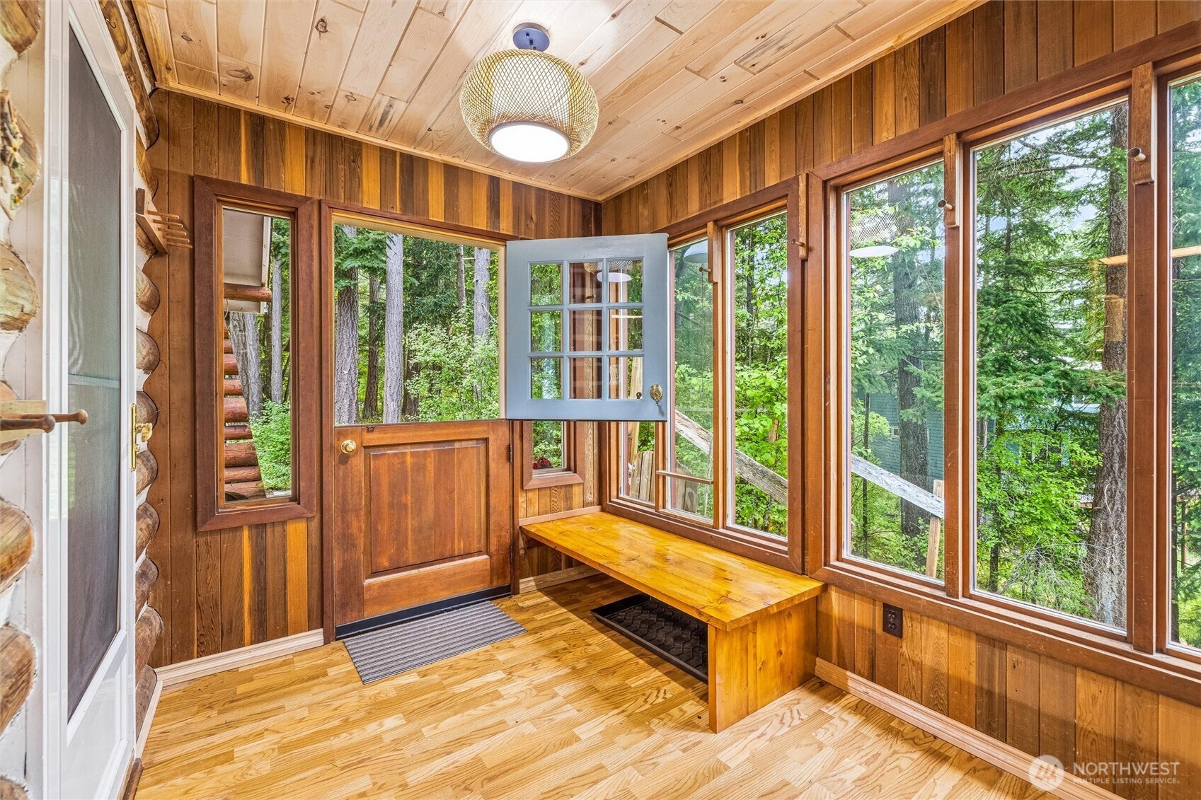 1136 Island Drive Property Photo 4