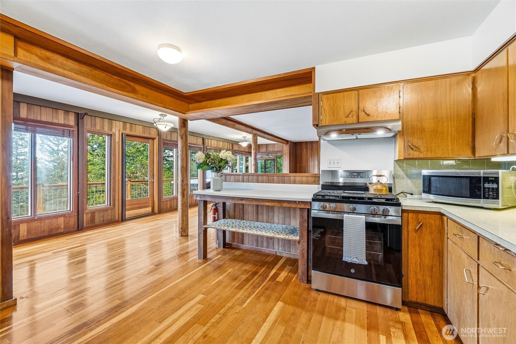 1136 Island Drive Property Photo 6