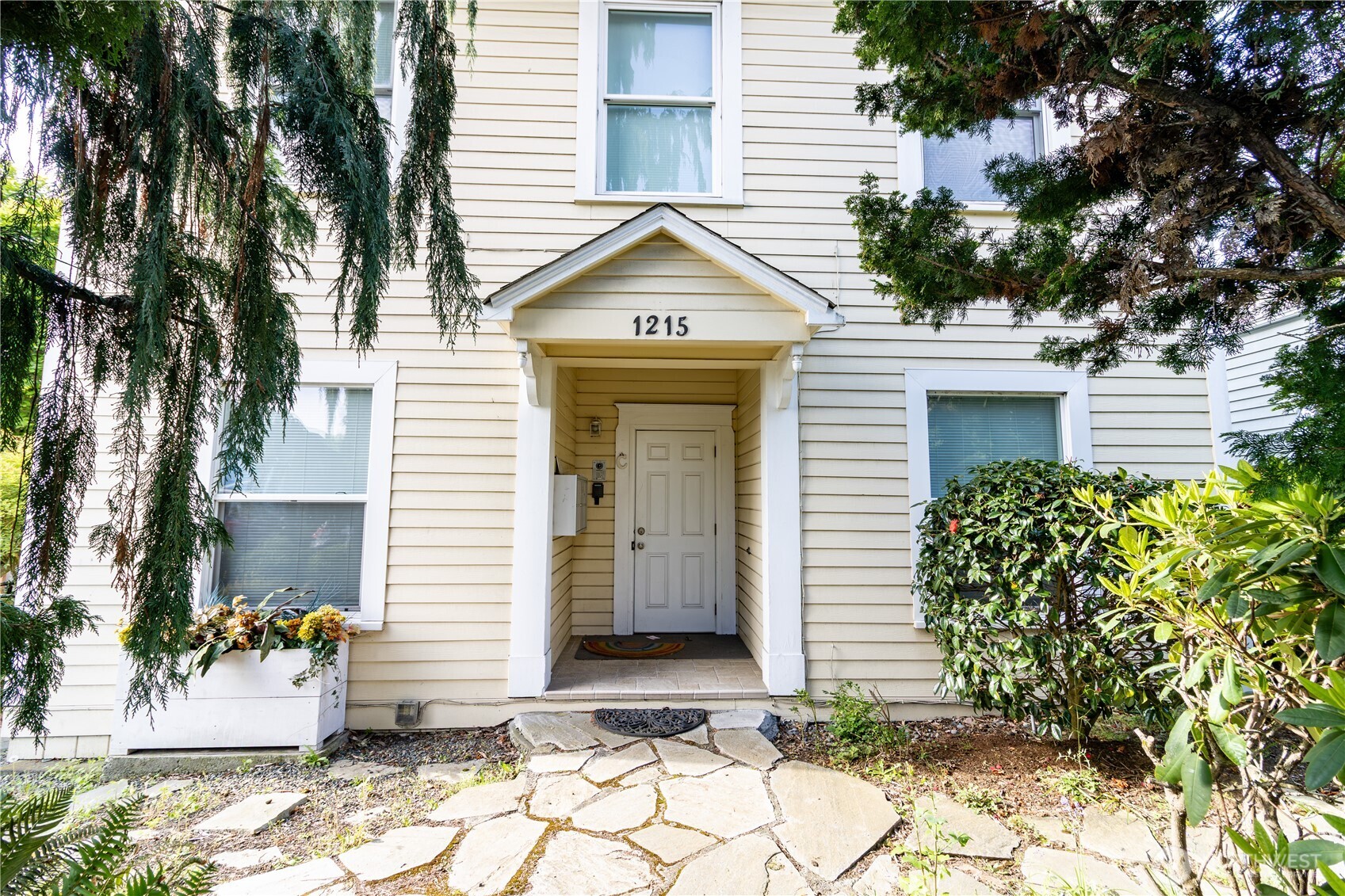 1215 Burwell Street Property Photo 1