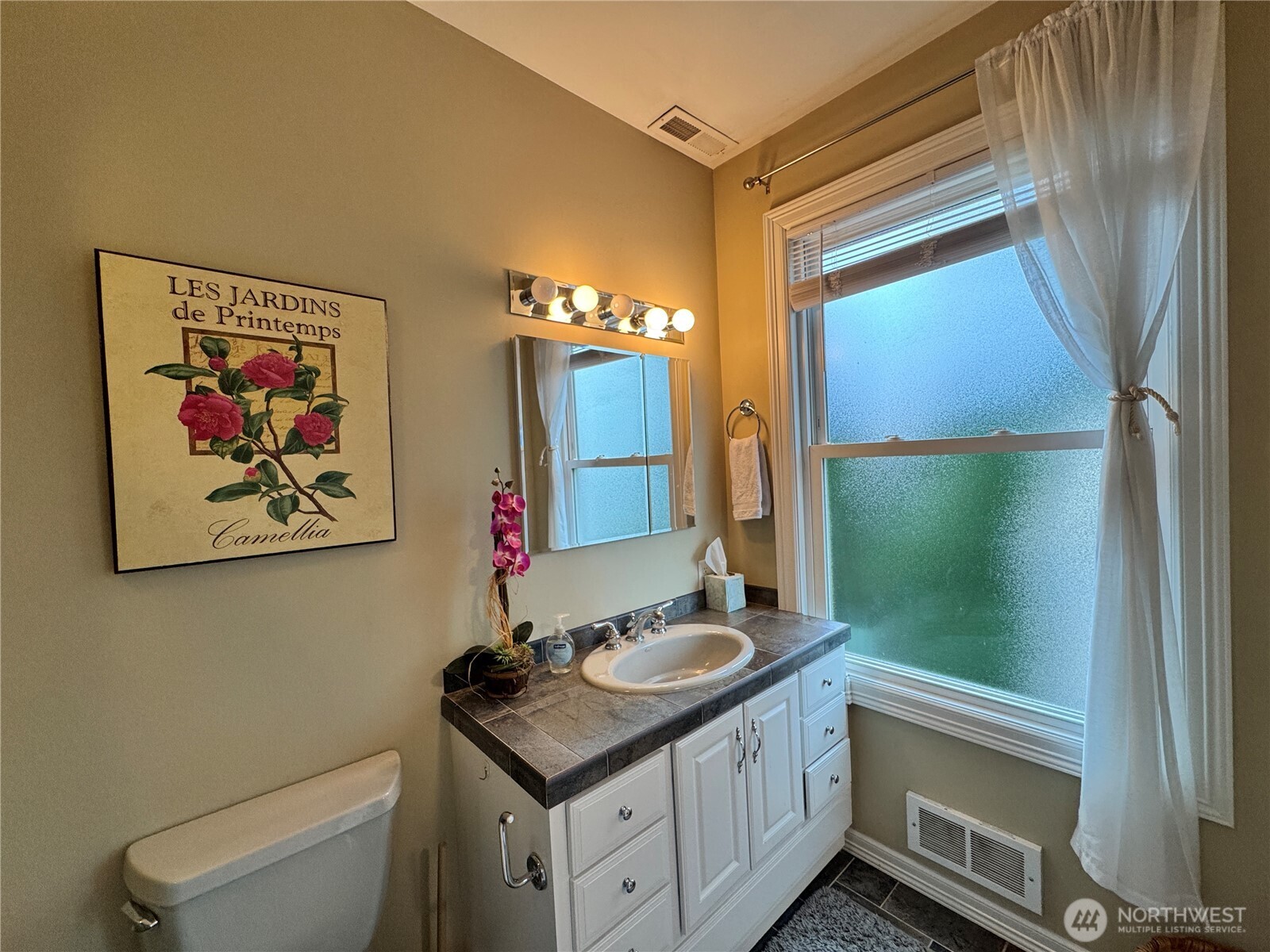 1215 Burwell Street Property Photo 8