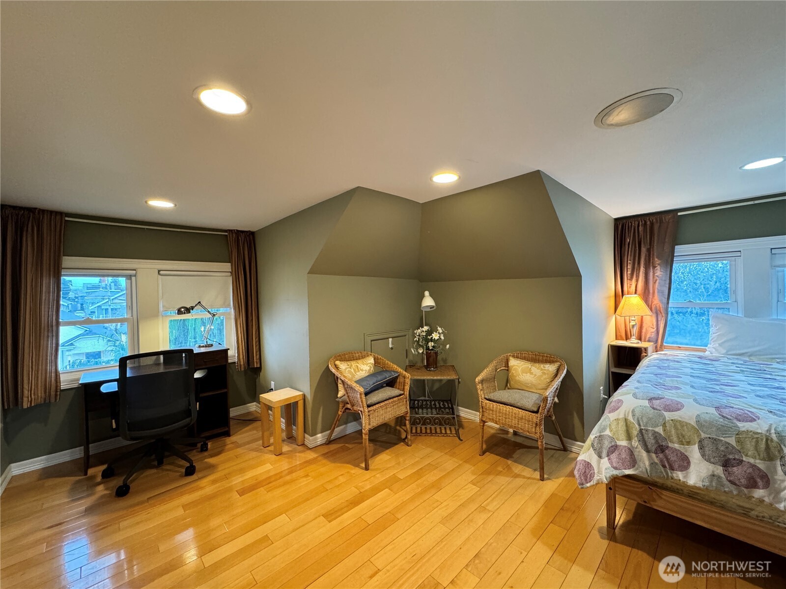 1215 Burwell Street Property Photo 10