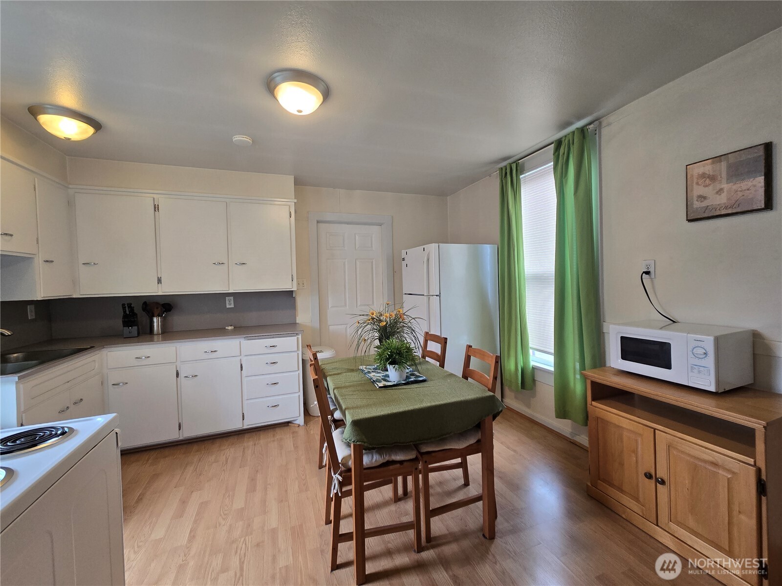 1215 Burwell Street Property Photo 28