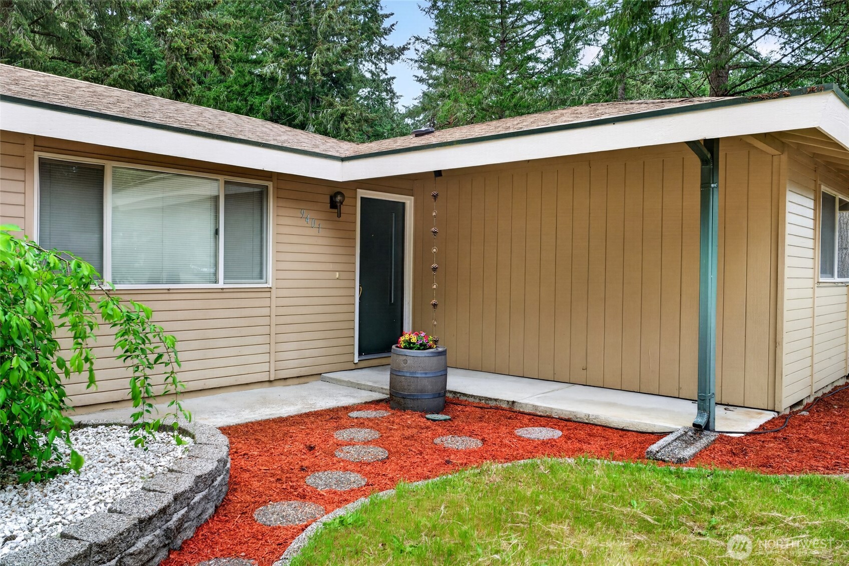 9401 Columbine Circle Property Photo 3