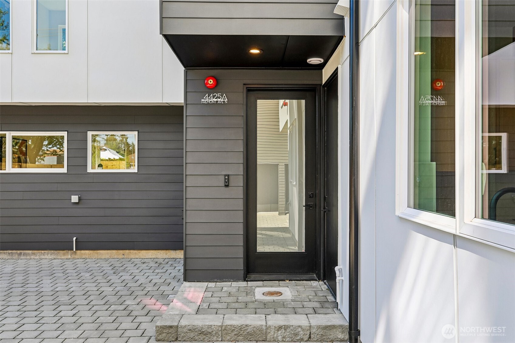4425 Fremont Avenue A Property Photo 3