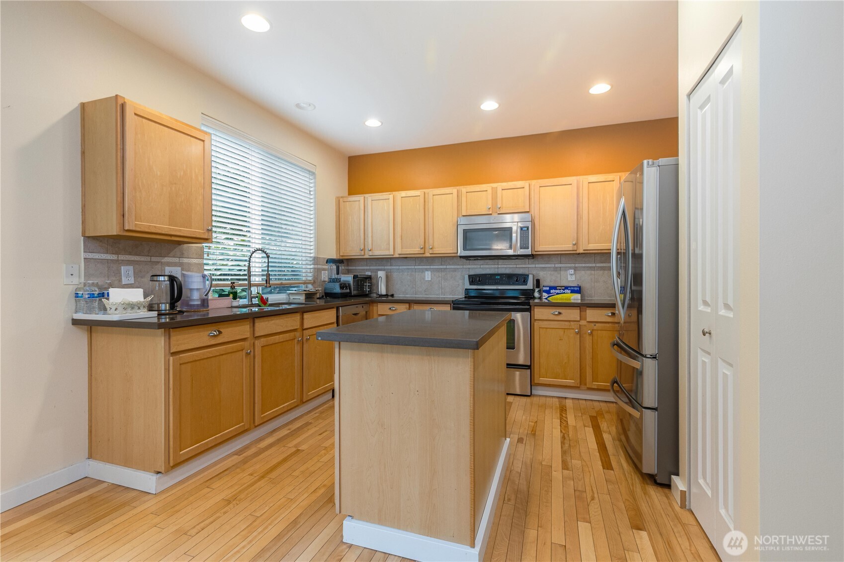 28104 Maple Ridge Way Property Photo 6