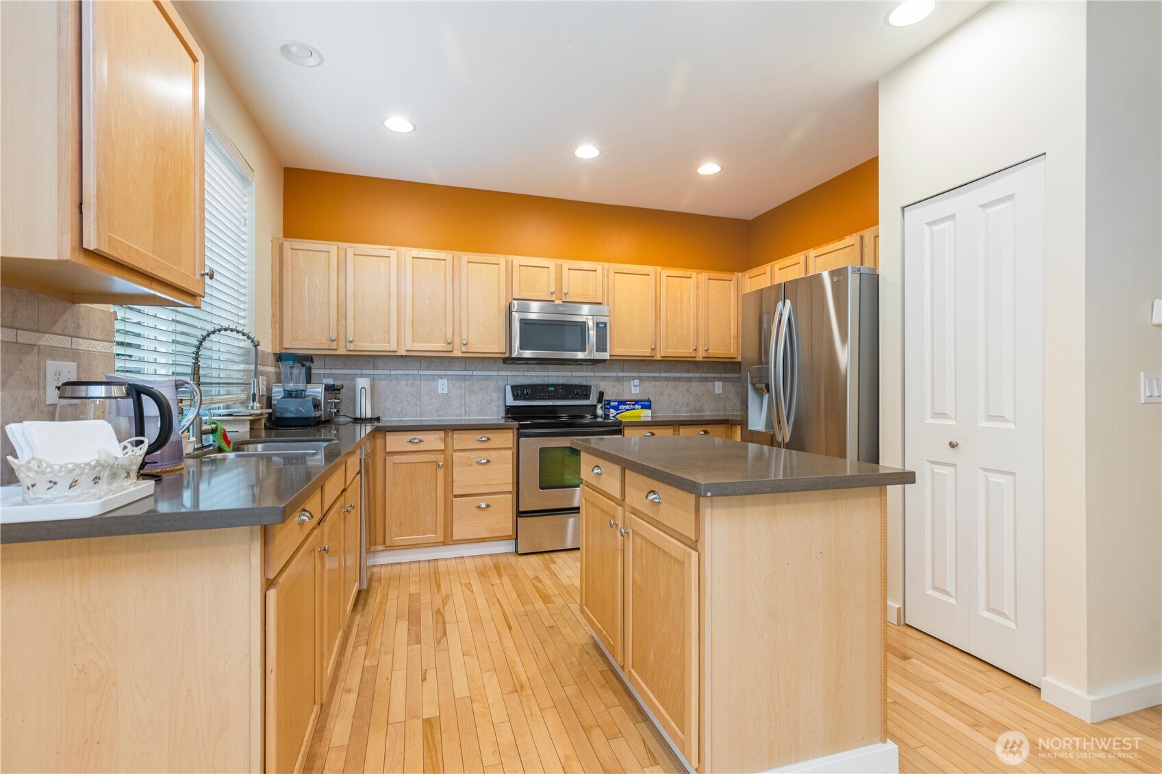 28104 Maple Ridge Way Property Photo 8