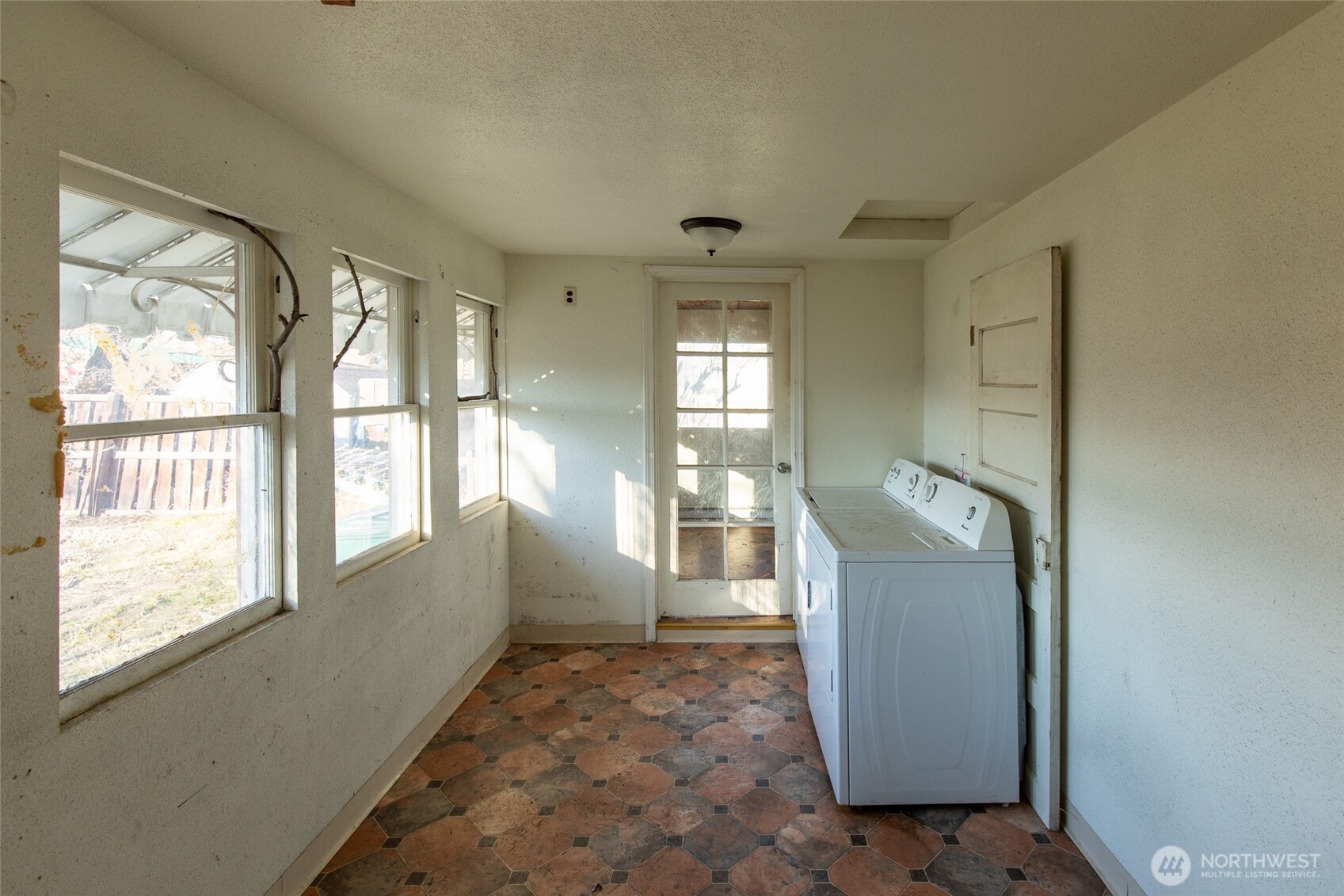 722 Jackson Street Property Photo 6