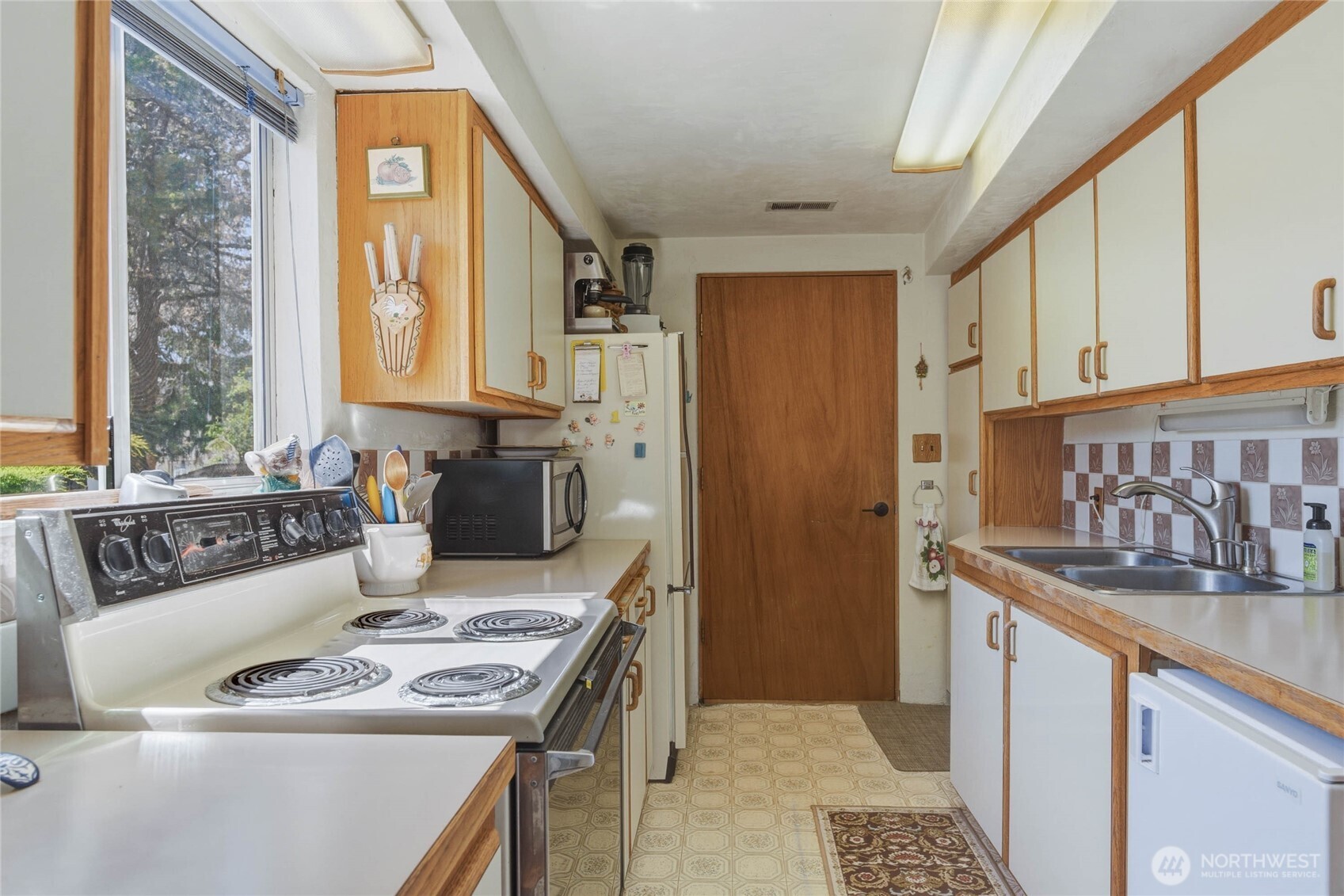 245 Lakeview Avenue Property Photo 11