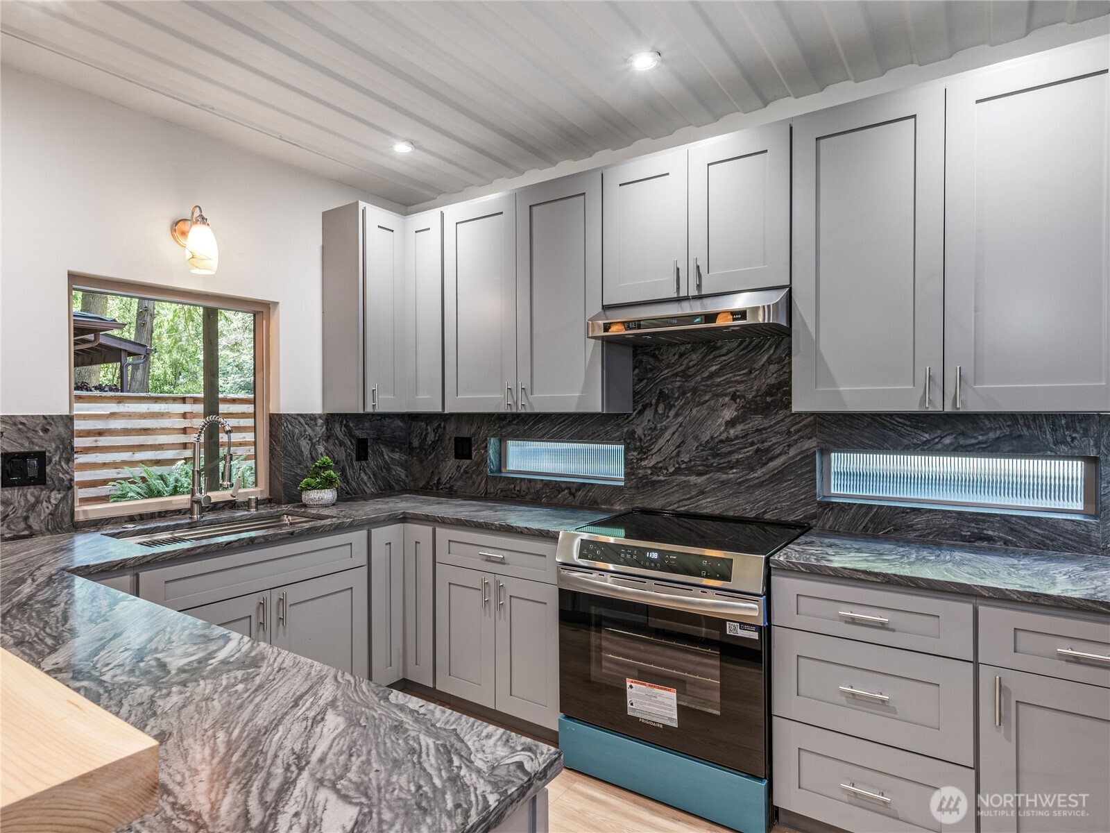 1152 49th Street Property Photo 12