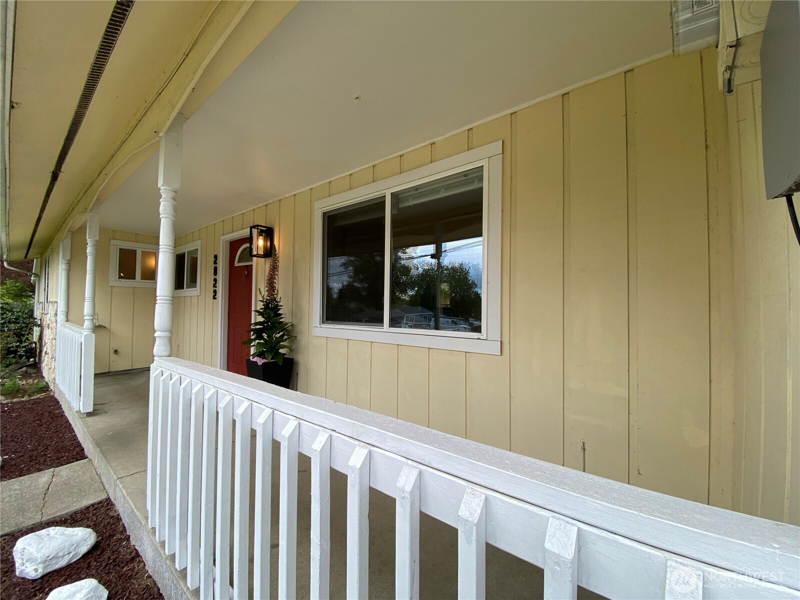 2822 College Street Property Photo 5