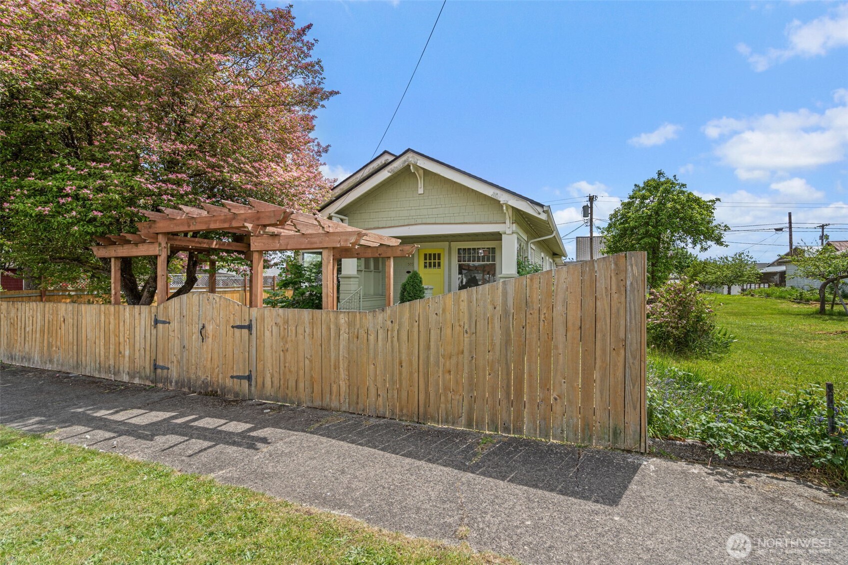 505 W Young Street Property Photo 4