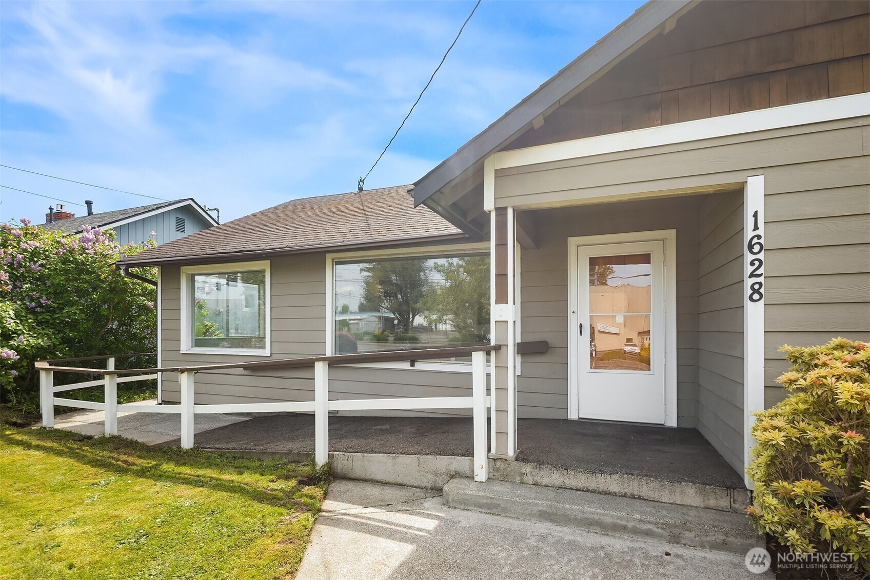 1628 Grove Street Property Photo 4