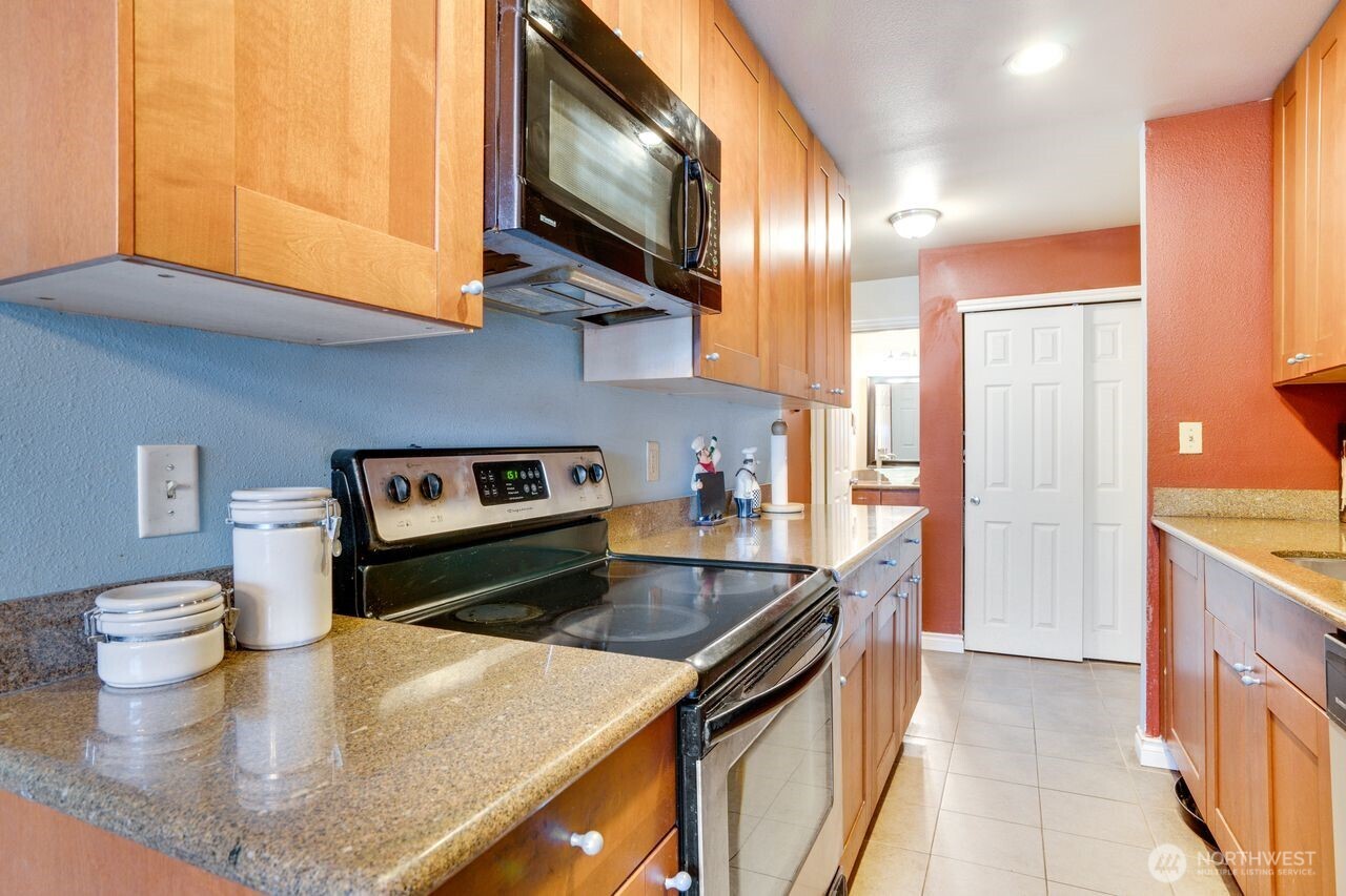 4525 S Henderson Street 302 Property Photo 6