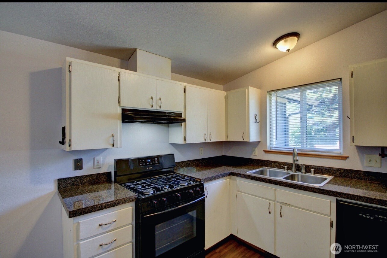 1206 Crystal Lane Property Photo 9