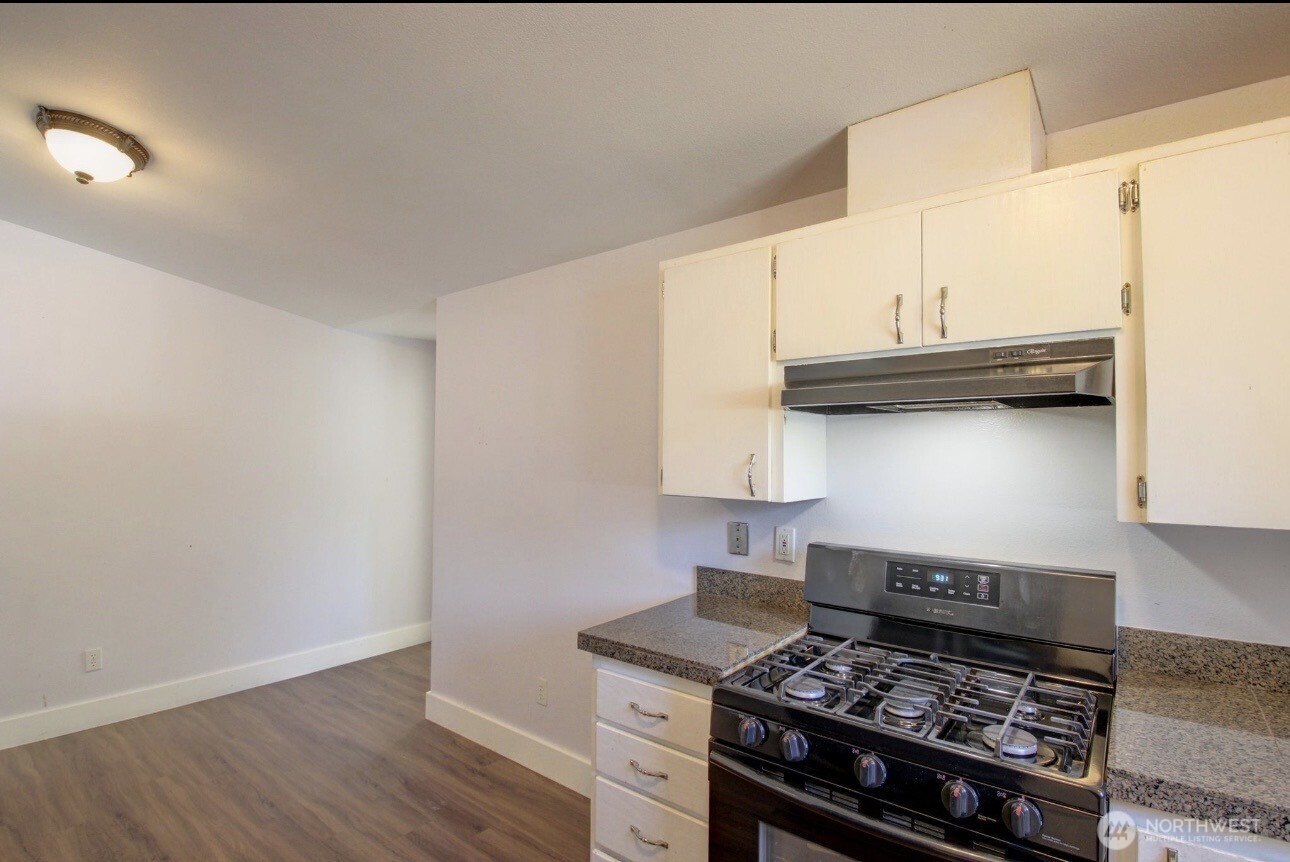 1206 Crystal Lane Property Photo 10