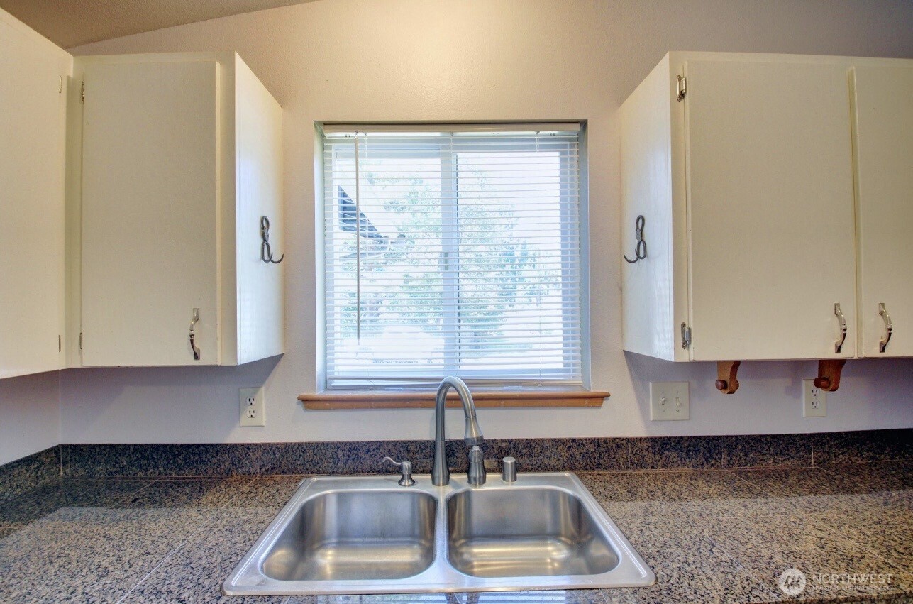 1206 Crystal Lane Property Photo 11