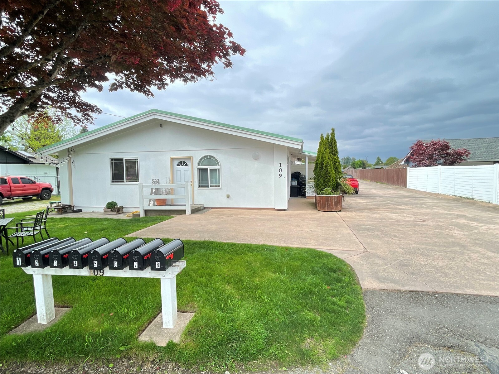 109 4th Avenue Property Photo 6
