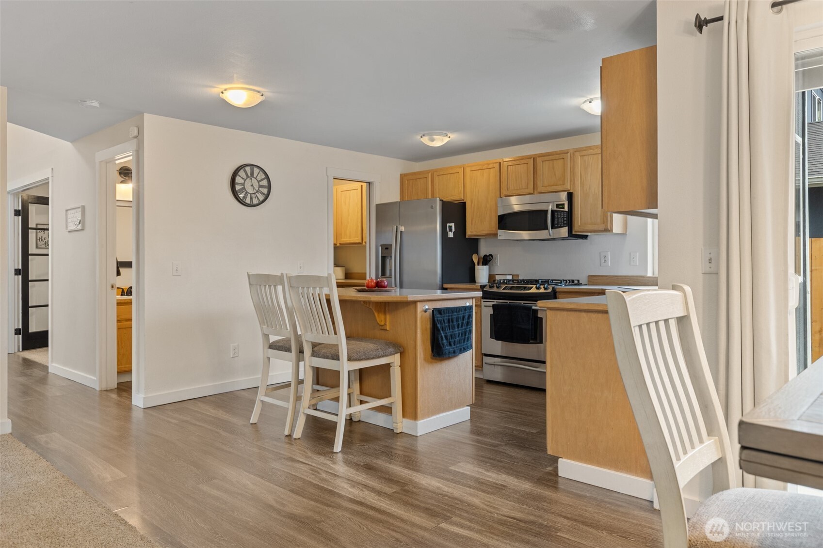 16076 Lakeview Avenue Property Photo 8