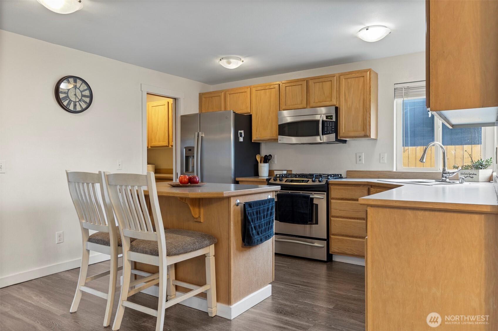 16076 Lakeview Avenue Property Photo 9