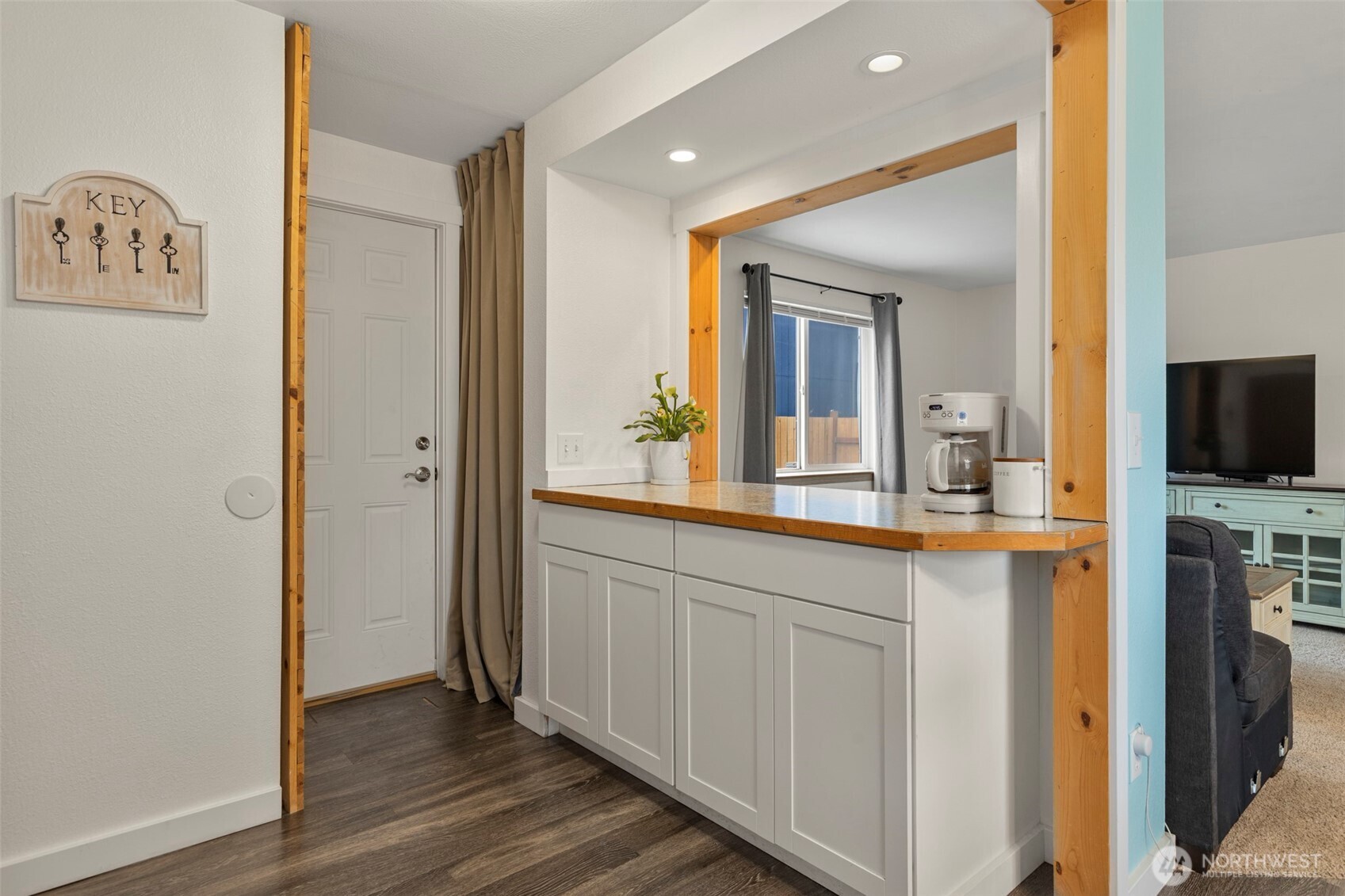 16076 Lakeview Avenue Property Photo 16