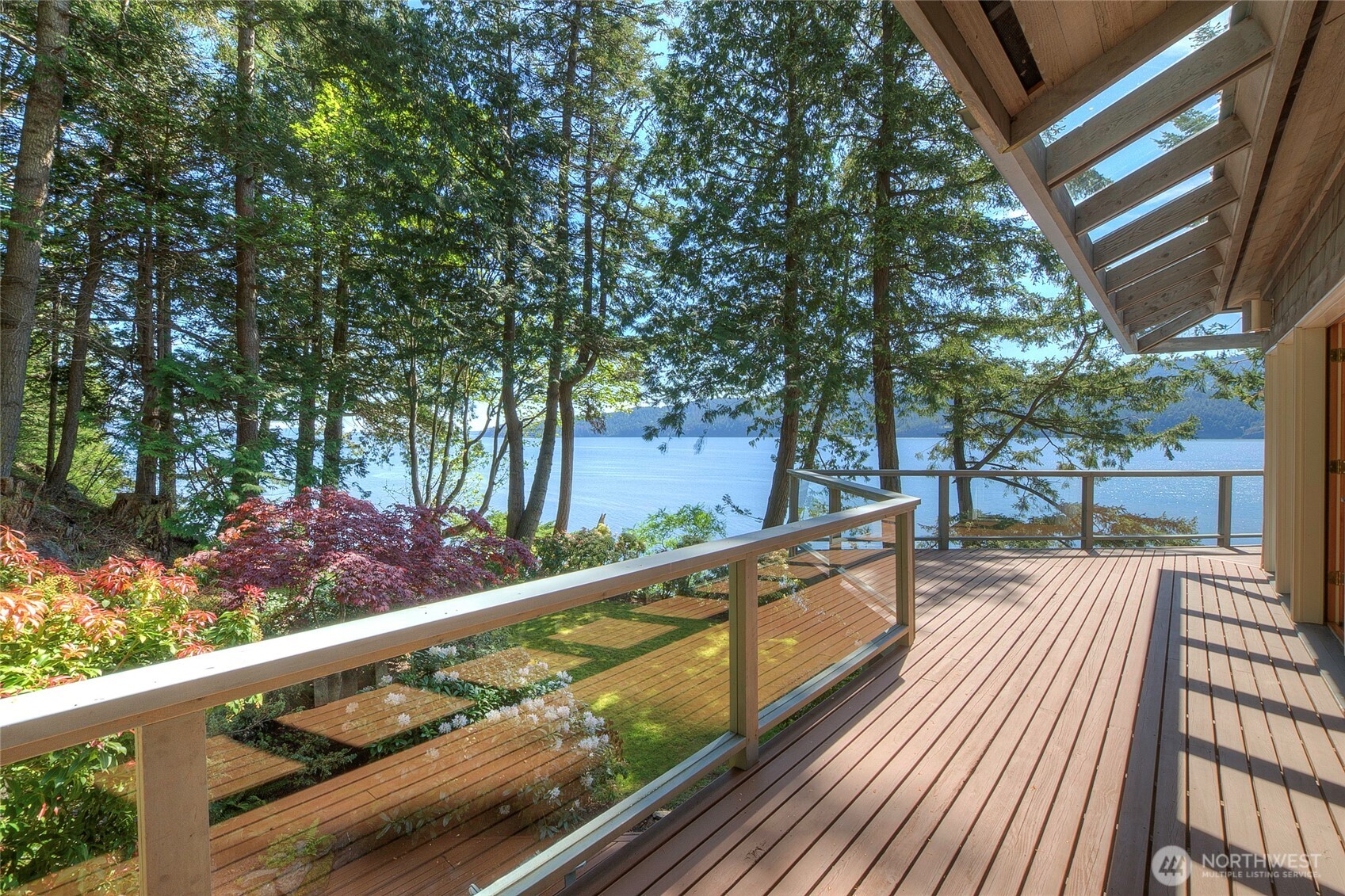 1424 Palisades Drive Property Photo 10