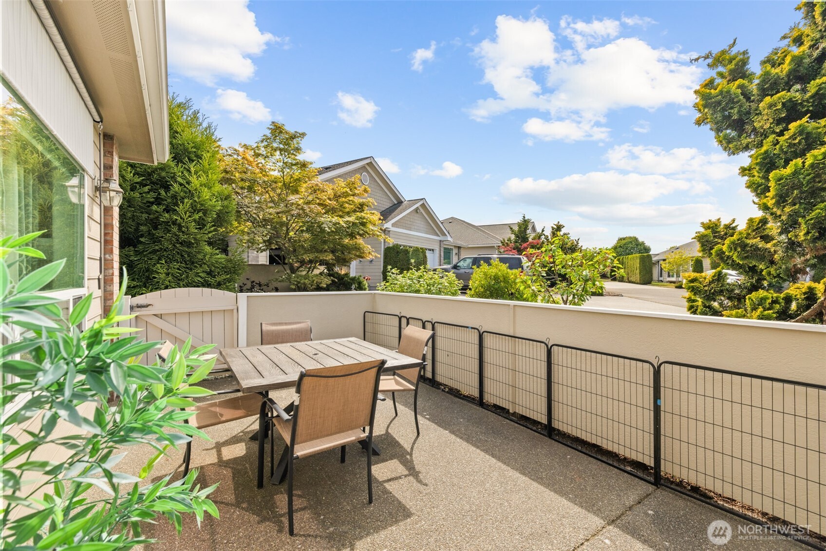 433 Big Leaf Court Property Photo 5