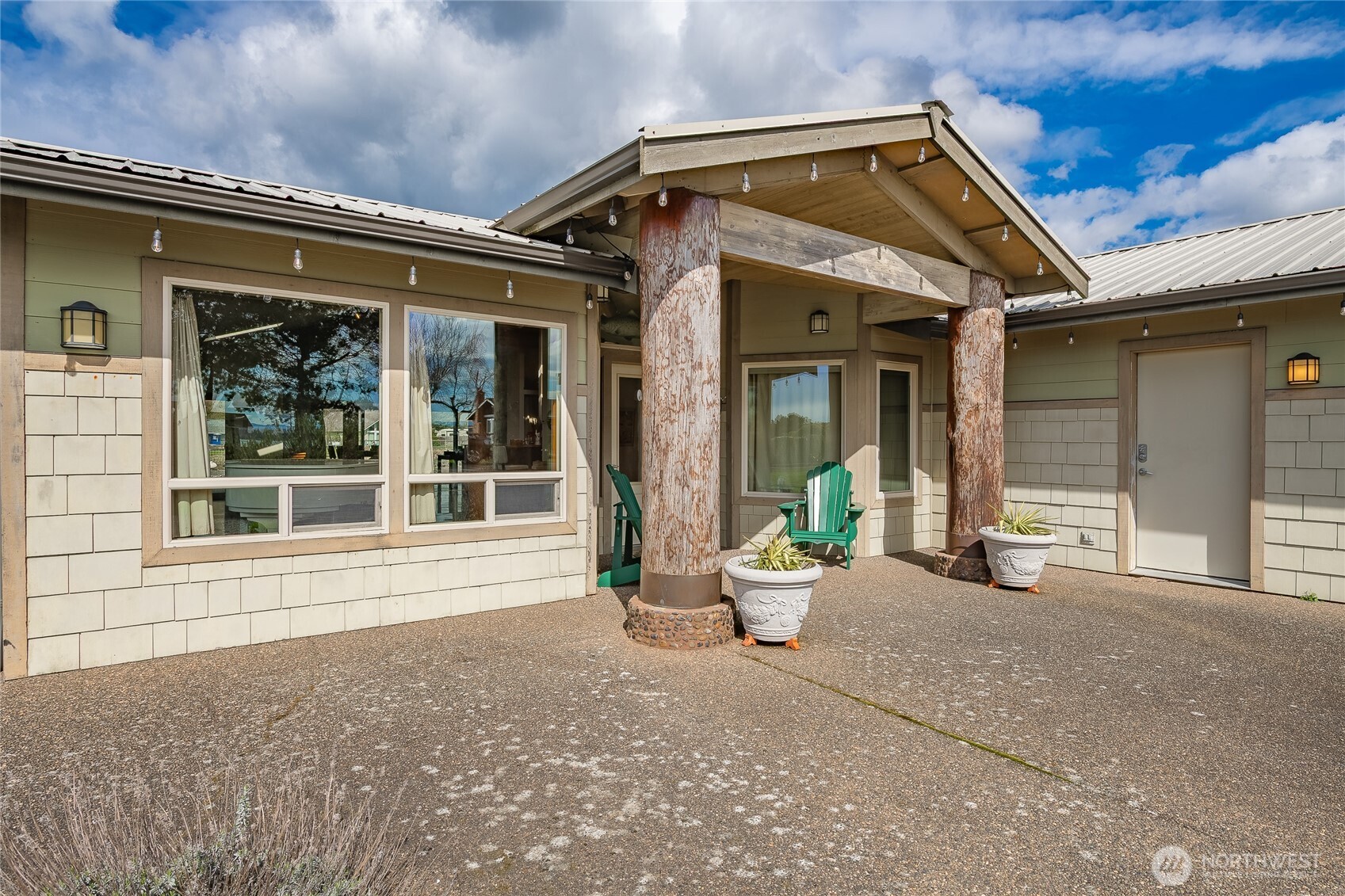 5382 Nootka Loop Property Photo 3