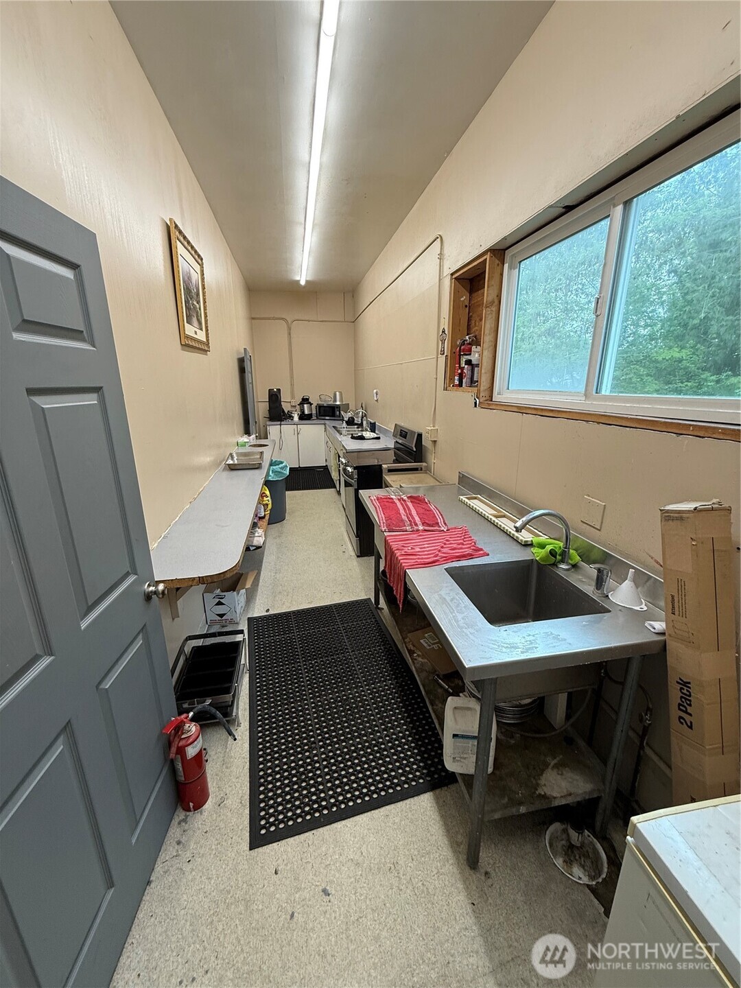 10821 1st Avenue Property Photo 6