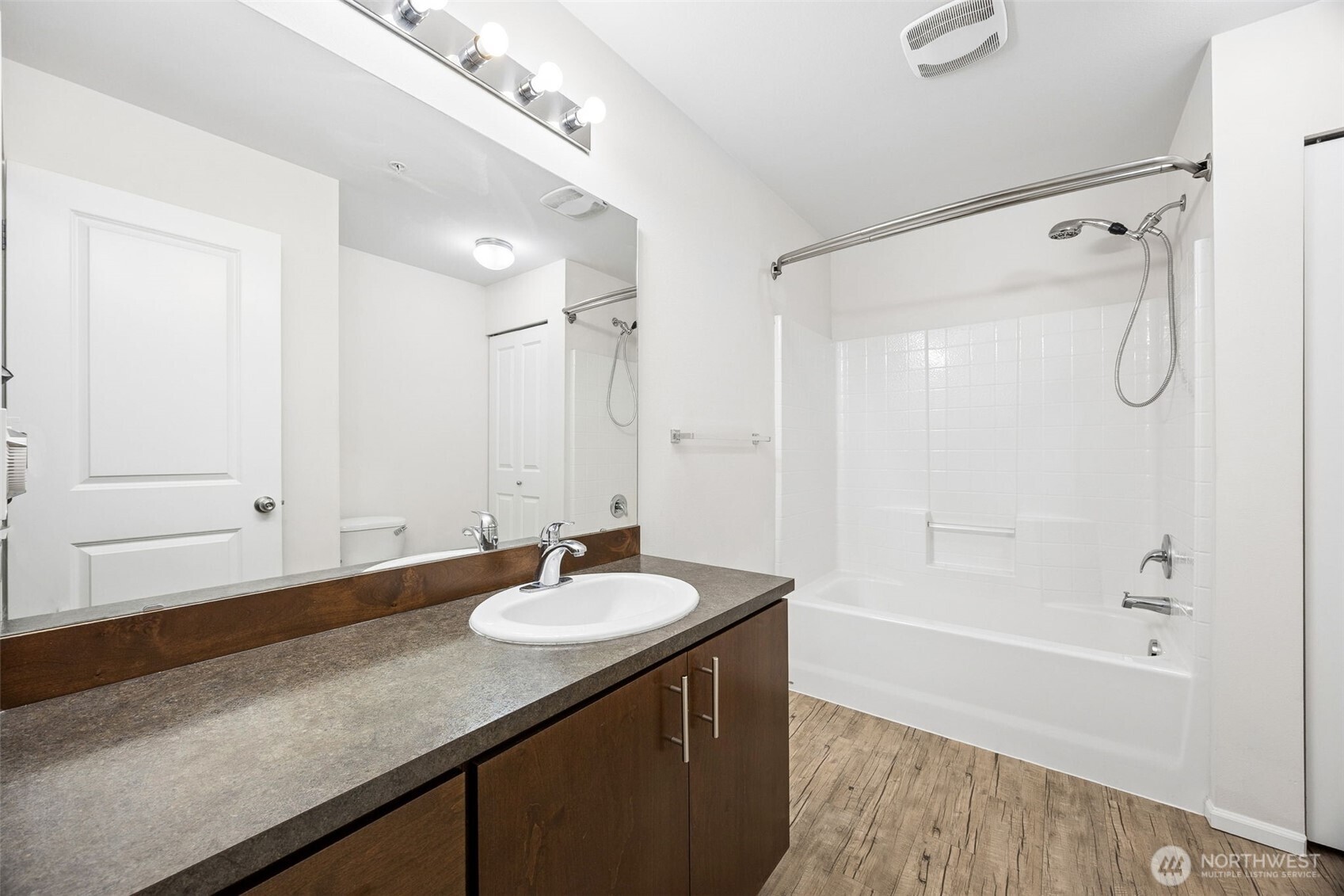 21048 40th Place J2 Property Photo 14