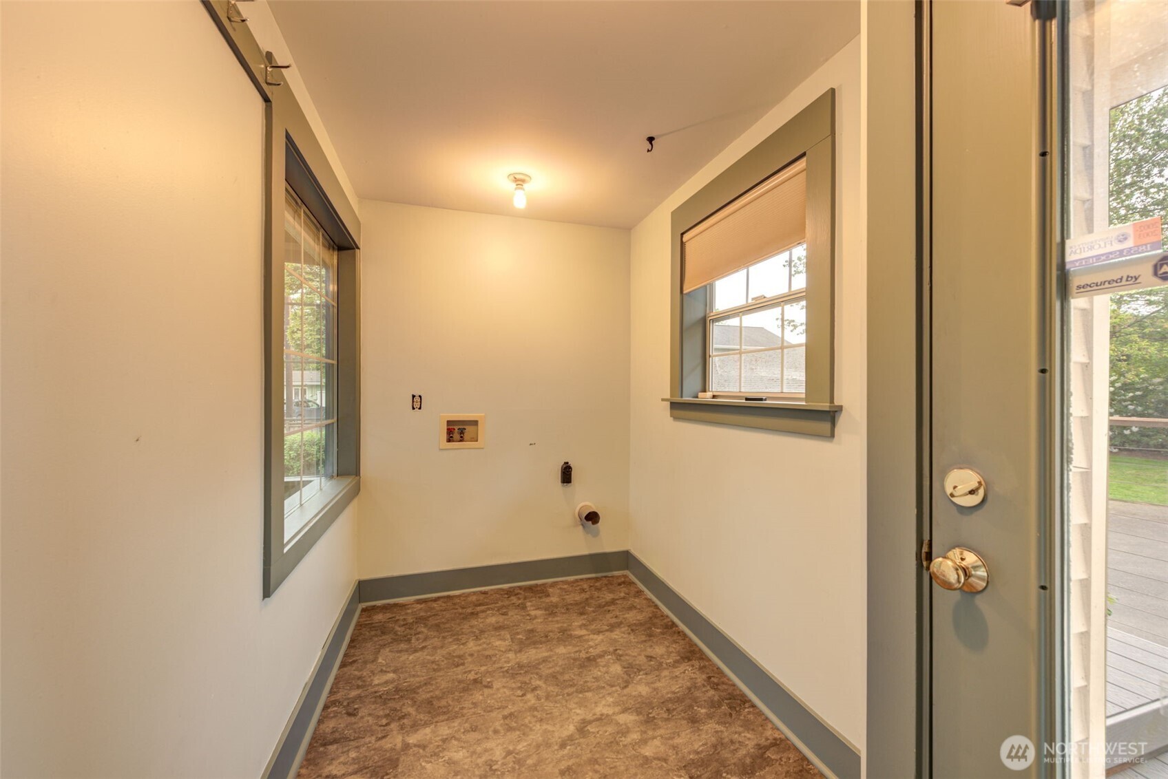 654 W Main Street Property Photo 18