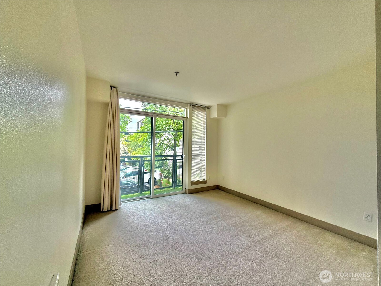 4547 8th Avenue 204 Property Photo 6